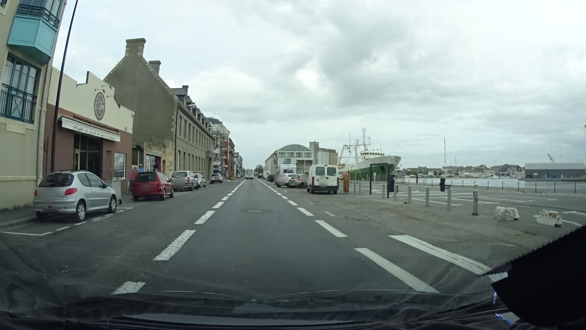 Street view near Au Quai des Pecheurs by Cocoonr, Saint-Malo — © ljbouere (CC BY-SA · Mapillary)