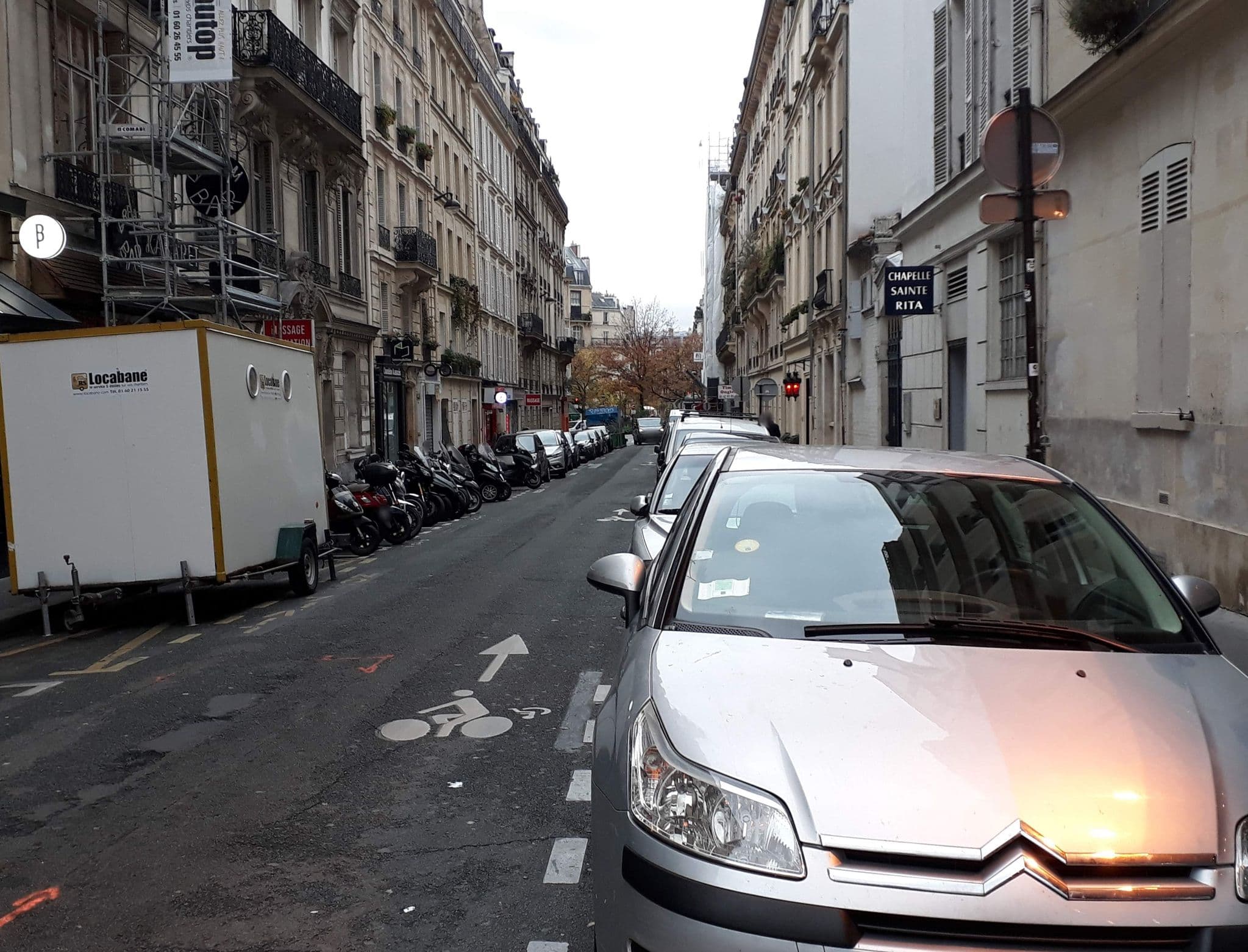 Street view near Hôtel Beauquartier Moulin Rouge, Paris 17 Batignolles-Monceau — © laurentlouf (CC BY-SA · Mapillary)