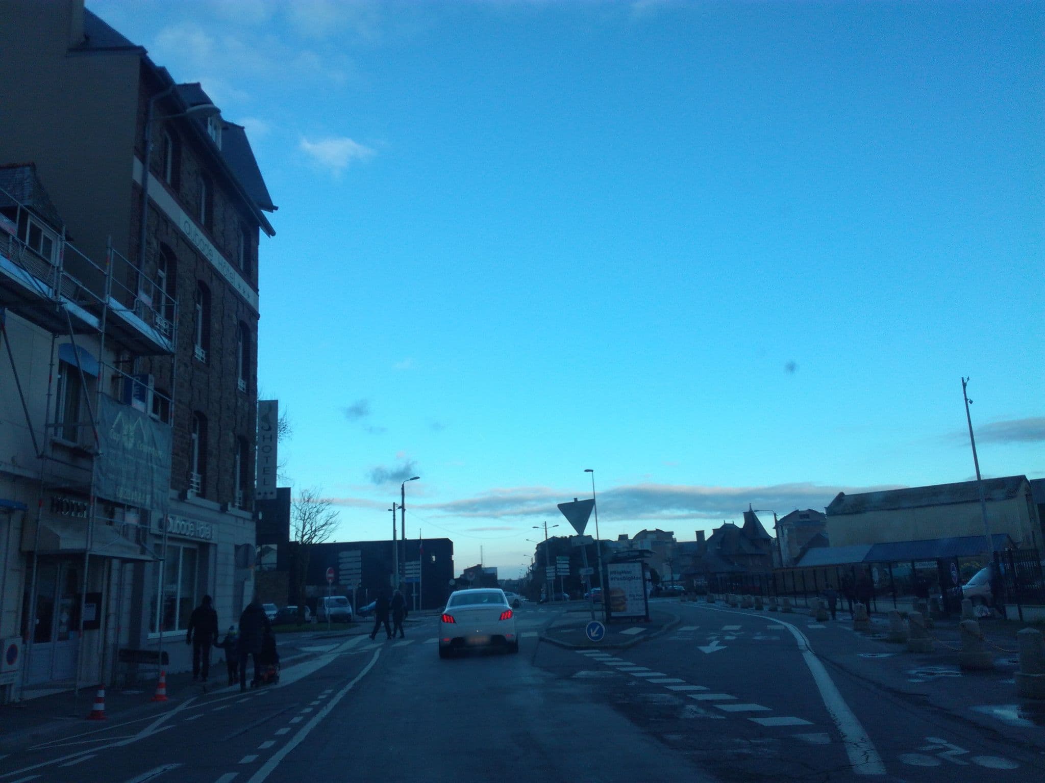 Street view near Le Port D'Attache, Saint-Malo — © kriom (CC BY-SA · Mapillary)