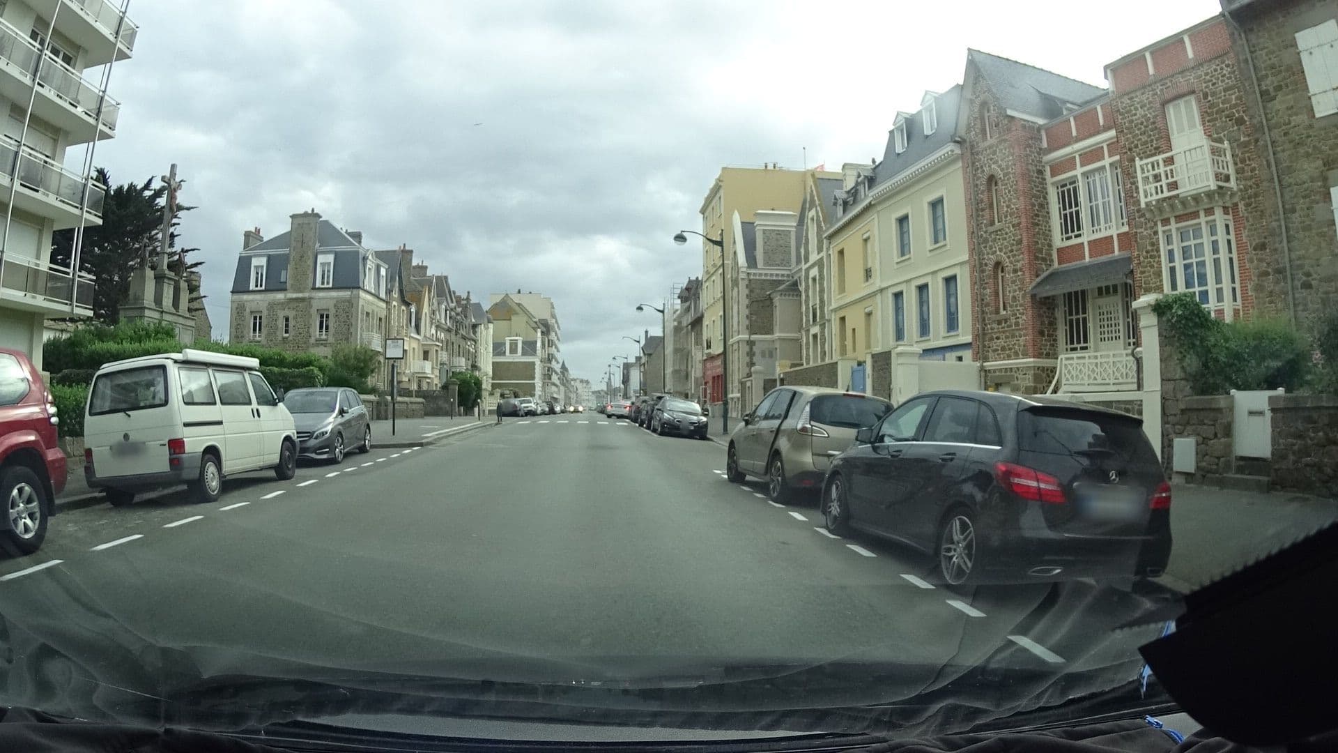 Street view near Hotel Beaufort, Saint-Malo — © ljbouere (CC BY-SA · Mapillary)