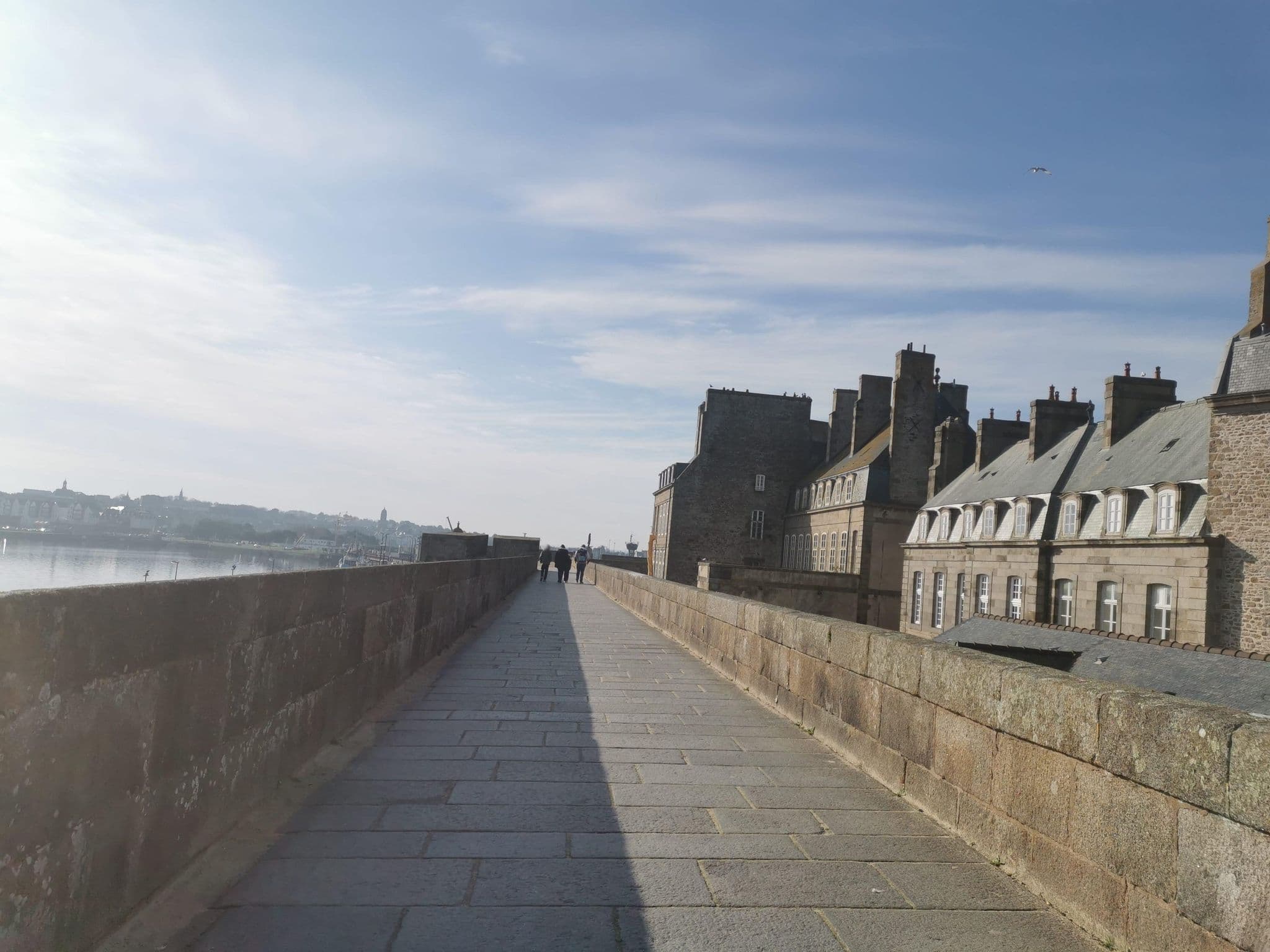 Street view near L'Aviron by Cocoonr, Saint-Malo — © tartine78 (CC BY-SA · Mapillary)