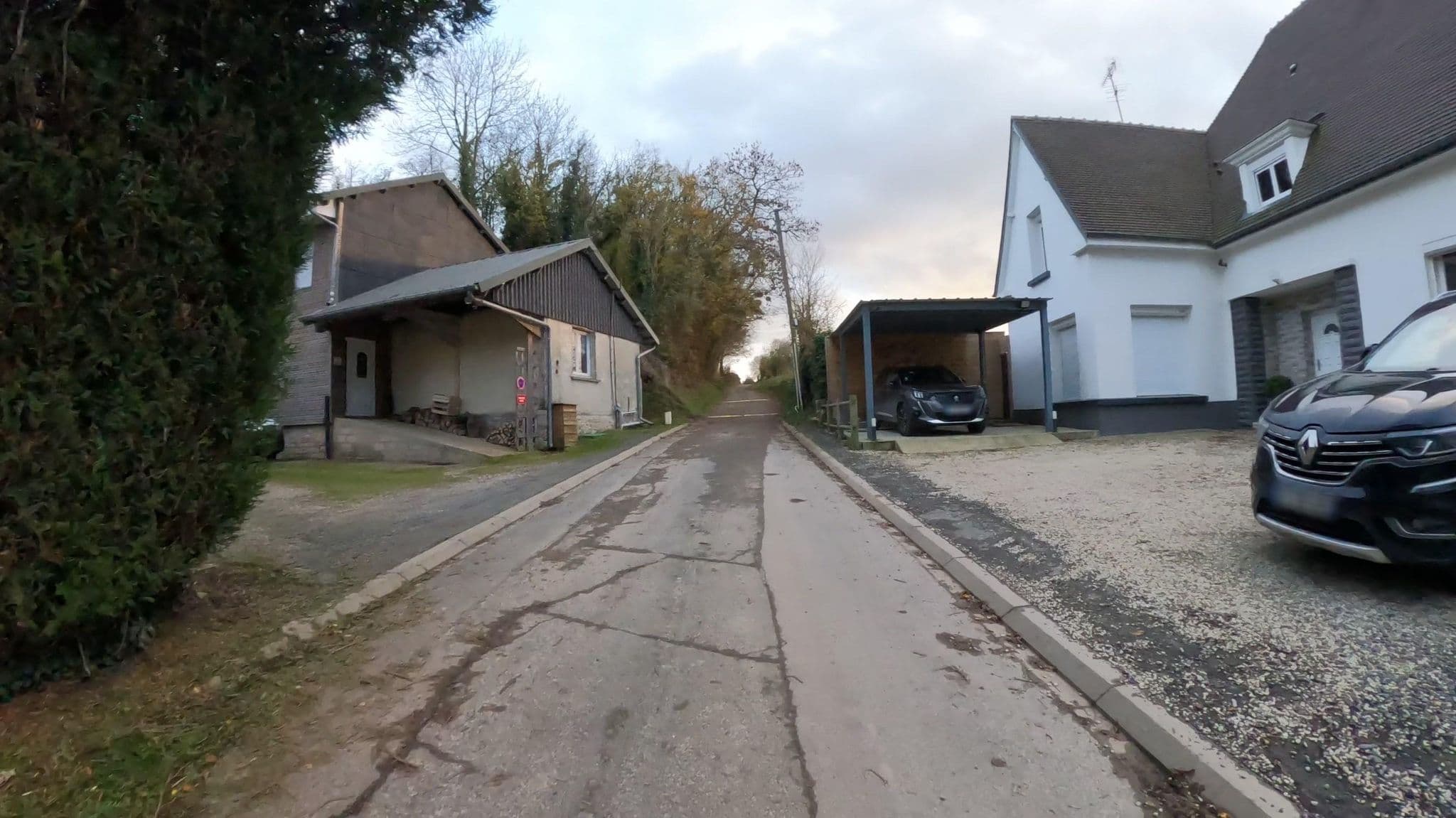 Street view near Château de Tilly-sur-Seulles, Tilly-sur-Seulles — © Derailleurs (CC BY-SA · Mapillary)