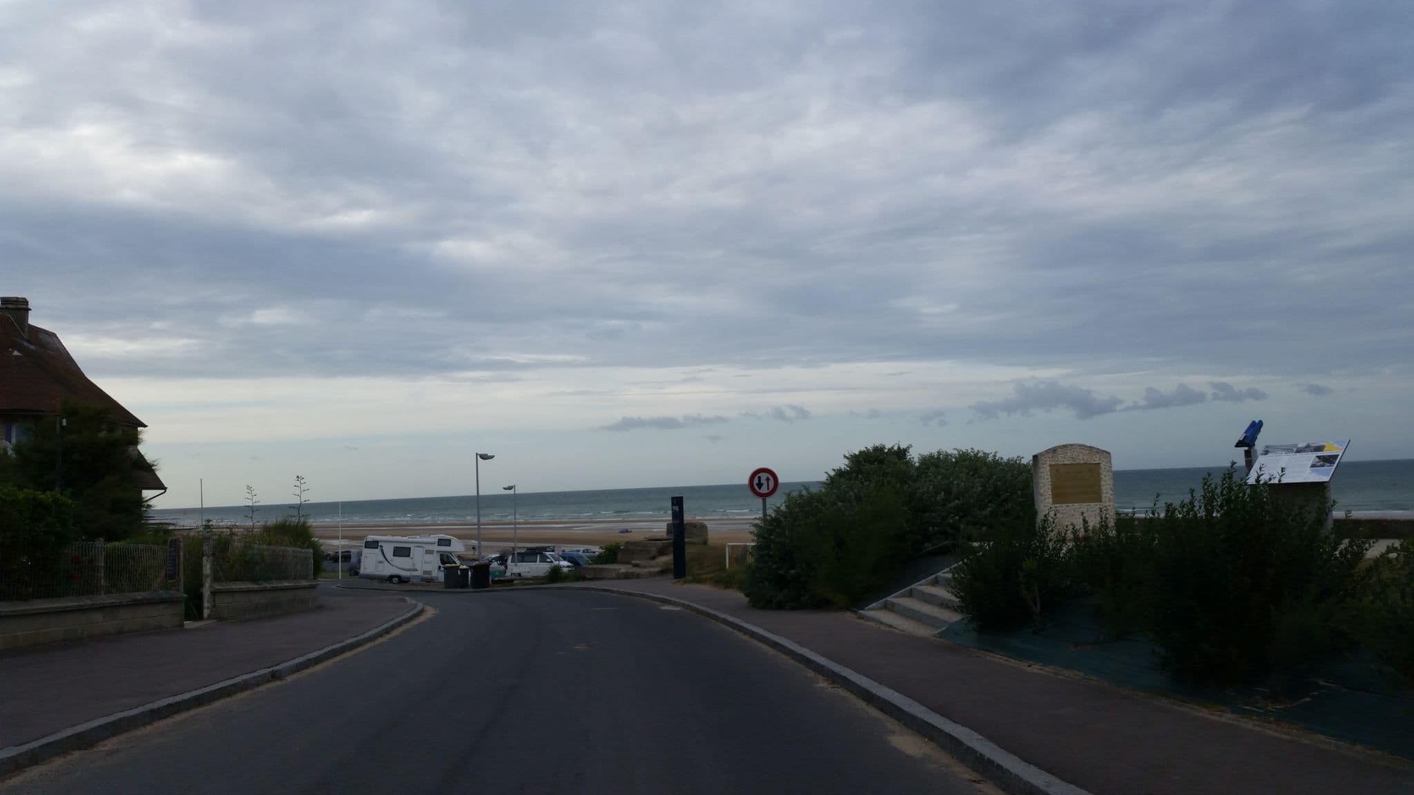 Street view near Hotel Casino (Omaha Beach), Grandcamp-Maisy — © it_s_so_funny (CC BY-SA · Mapillary)