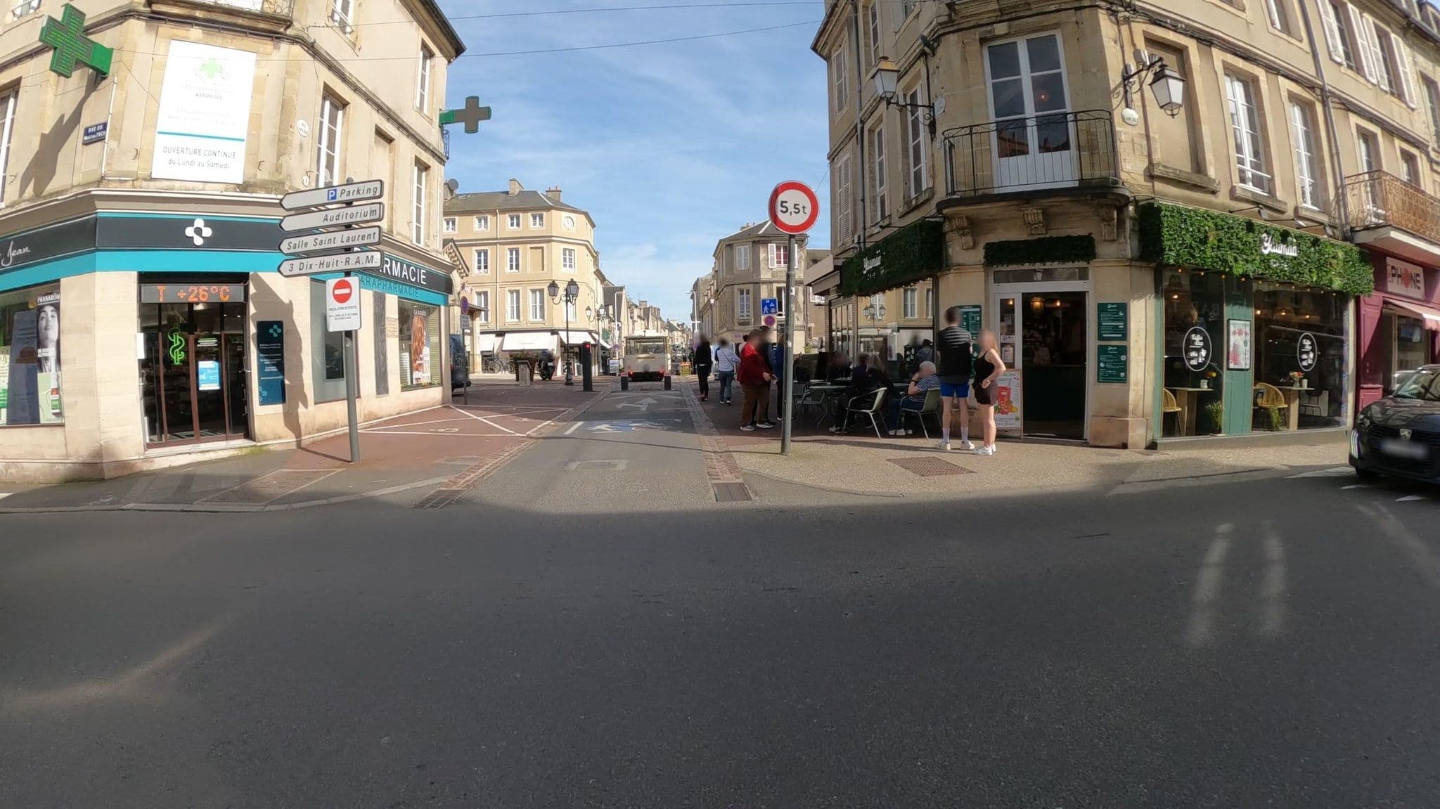 Street view near La Plus Petite Maison De France, Bayeux — © Nzau (CC BY-SA · Mapillary)