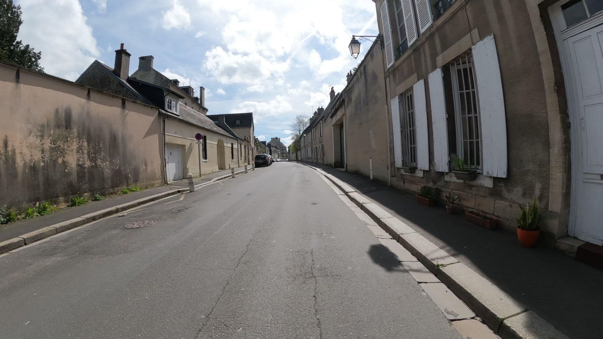 Street view near La Joie Saint Benoit, Bayeux — © Nzau (CC BY-SA · Mapillary)