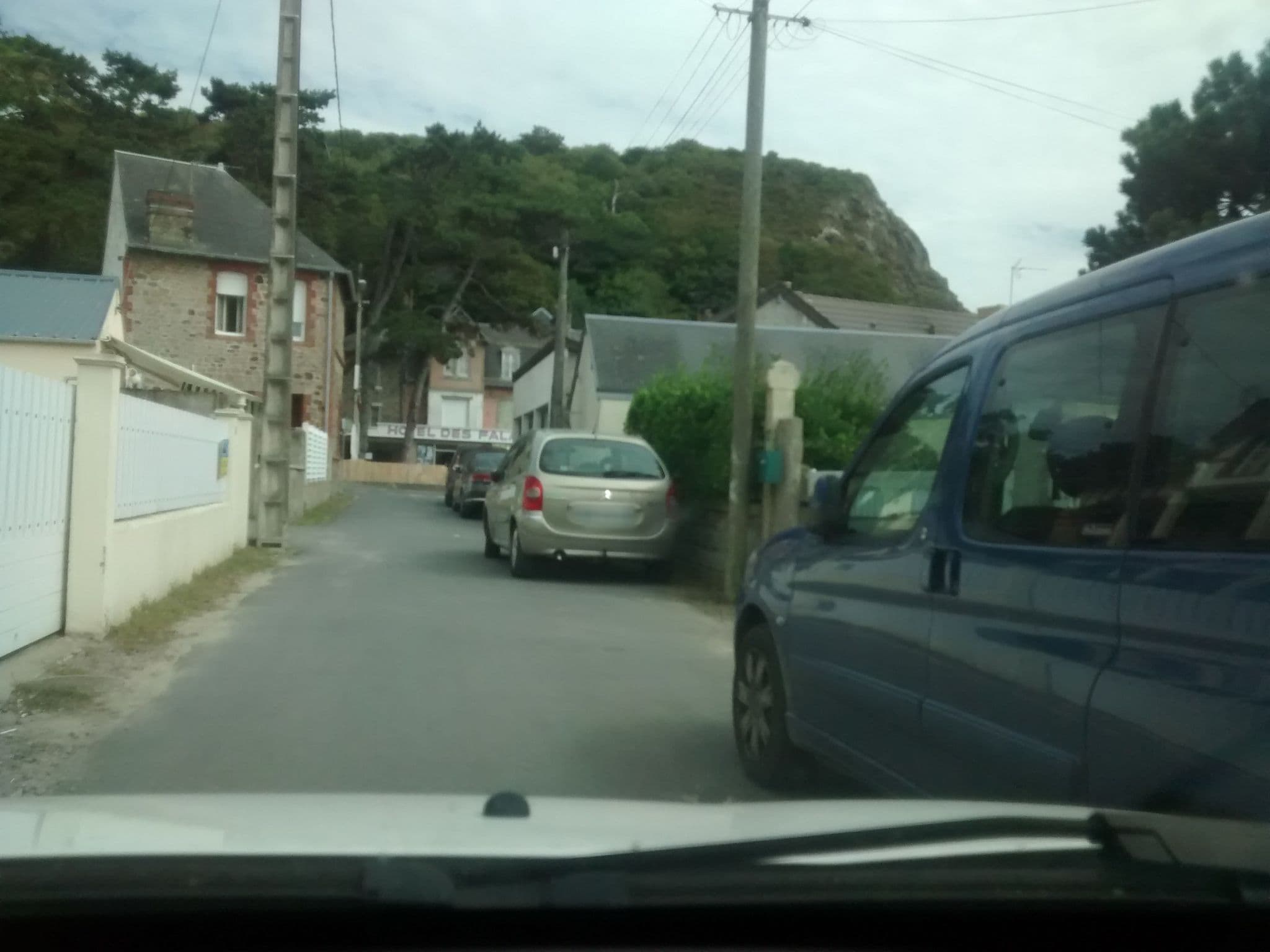 Street view near Gite les Flots Bleus, Jullouville — © mgageo (CC BY-SA · Mapillary)