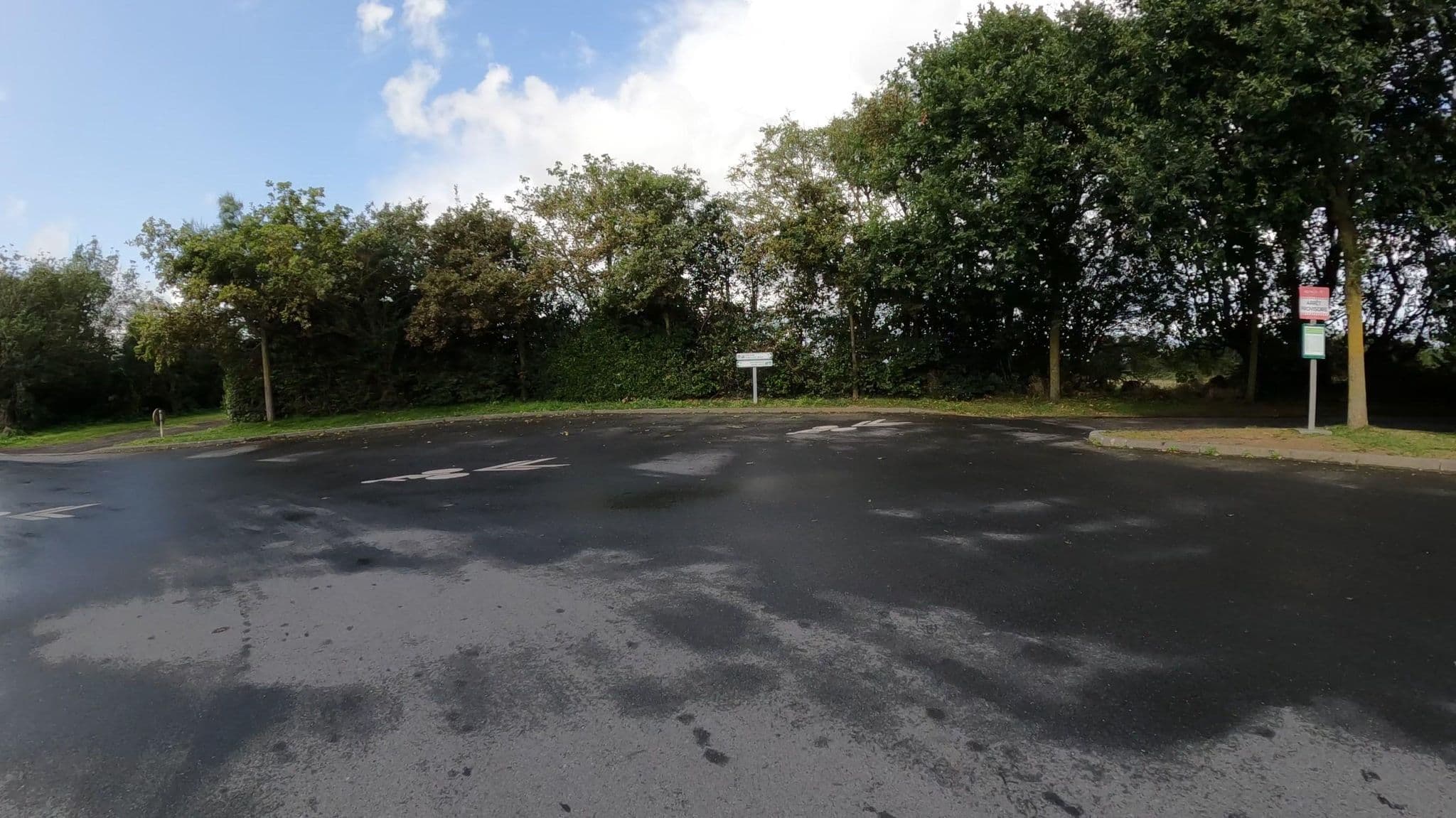 Street view near Le Domaine du Rocher Noir, Grandcamp-Maisy — © Nzau (CC BY-SA · Mapillary)