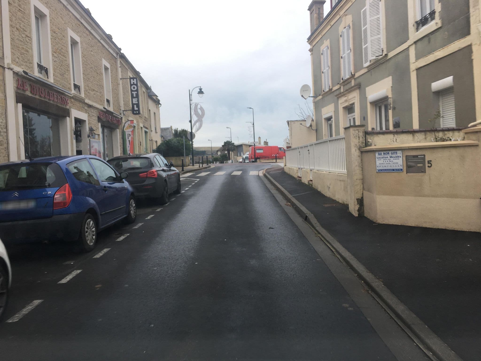 Street view near Au Bon Gite, Ver-sur-Mer — © raymond (CC BY-SA · Mapillary)