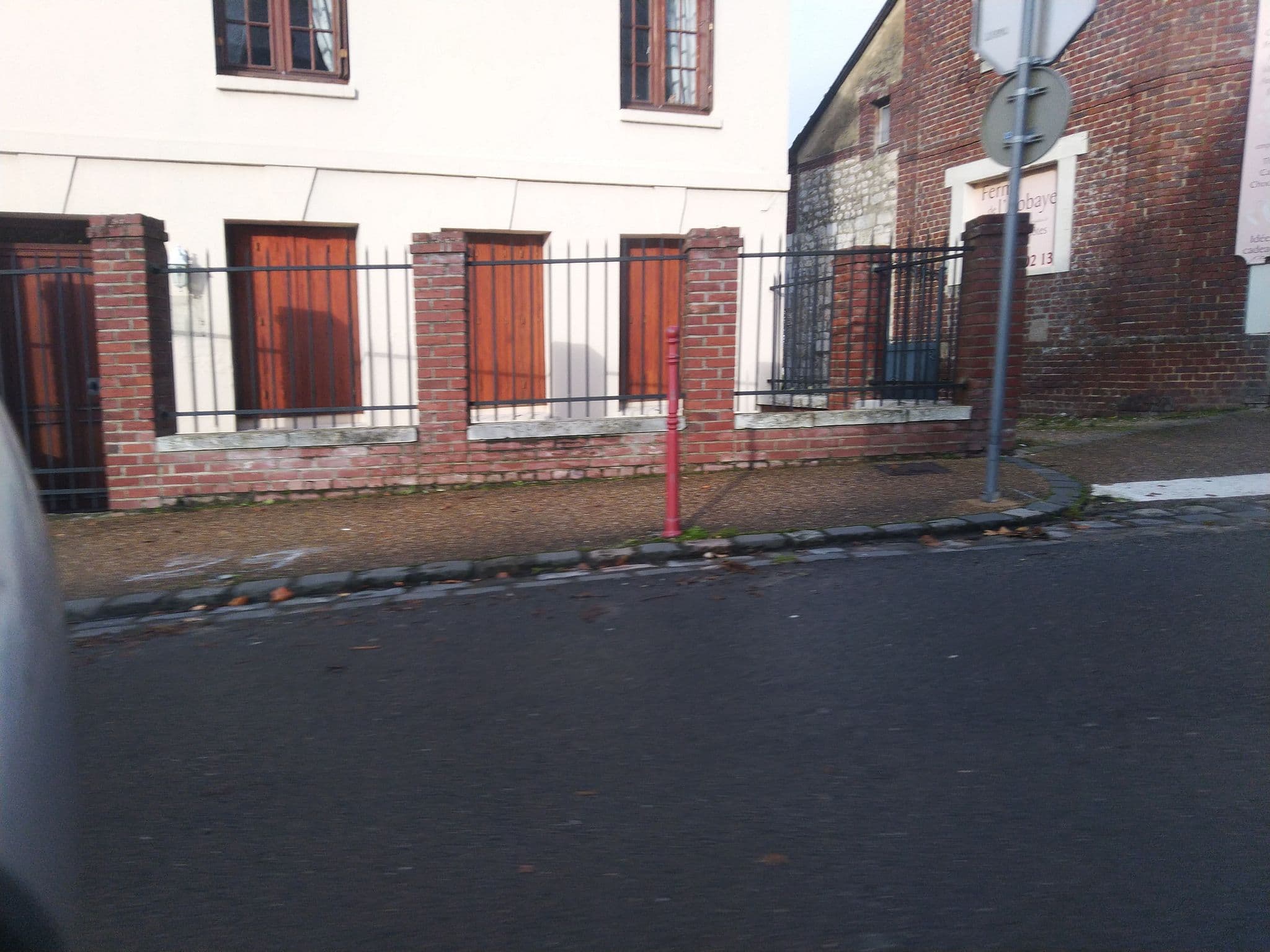 Street view near La Petite Auberge, Jumièges — © plumf (CC BY-SA · Mapillary)