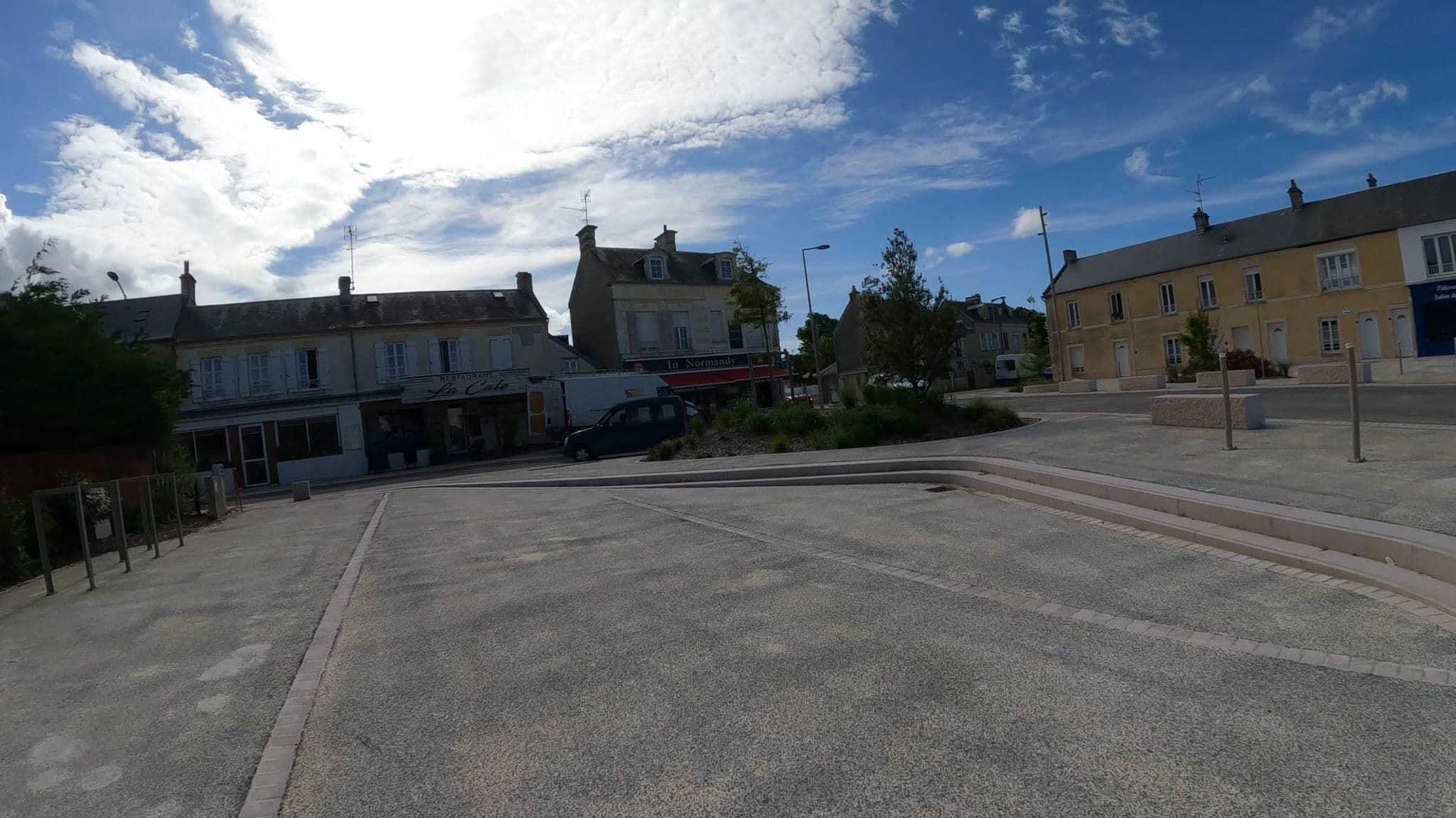 Street view near Maison Familiale de Vacances les Tourelles, Ver-sur-Mer — © Nzau (CC BY-SA · Mapillary)
