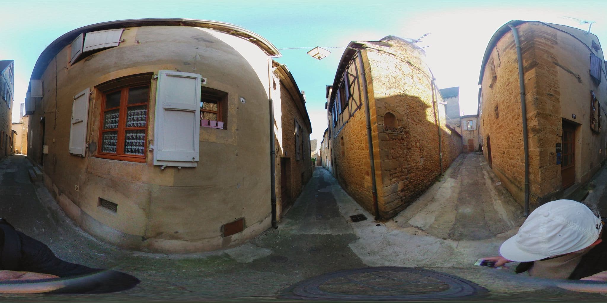 Street view near La Lanterne Chambre d’hôtes, Sarlat-la-Canéda — © zors1843 (CC BY-SA · Mapillary)
