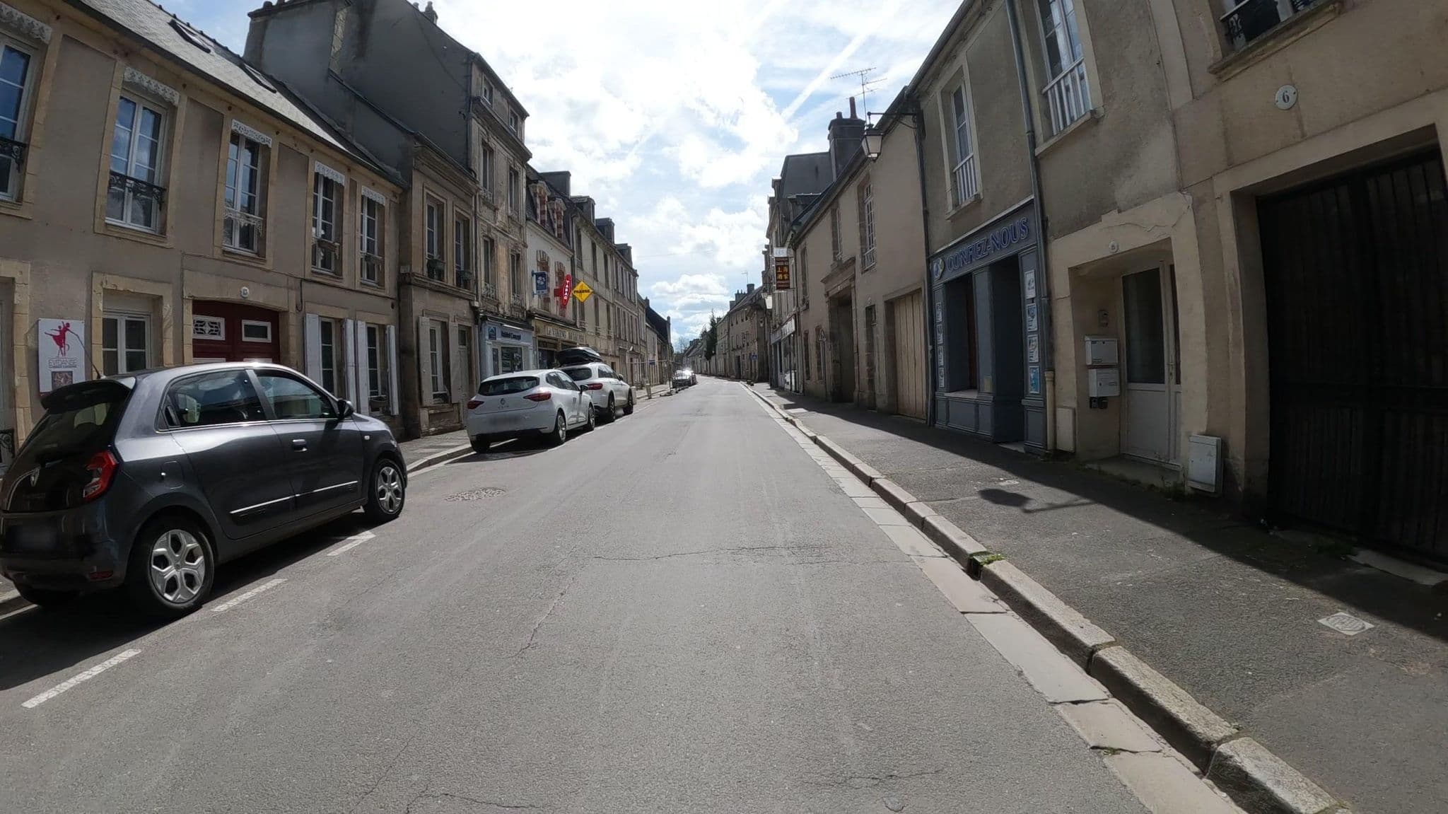 Street view near Au cœur du centre historique, Bayeux — © Nzau (CC BY-SA · Mapillary)