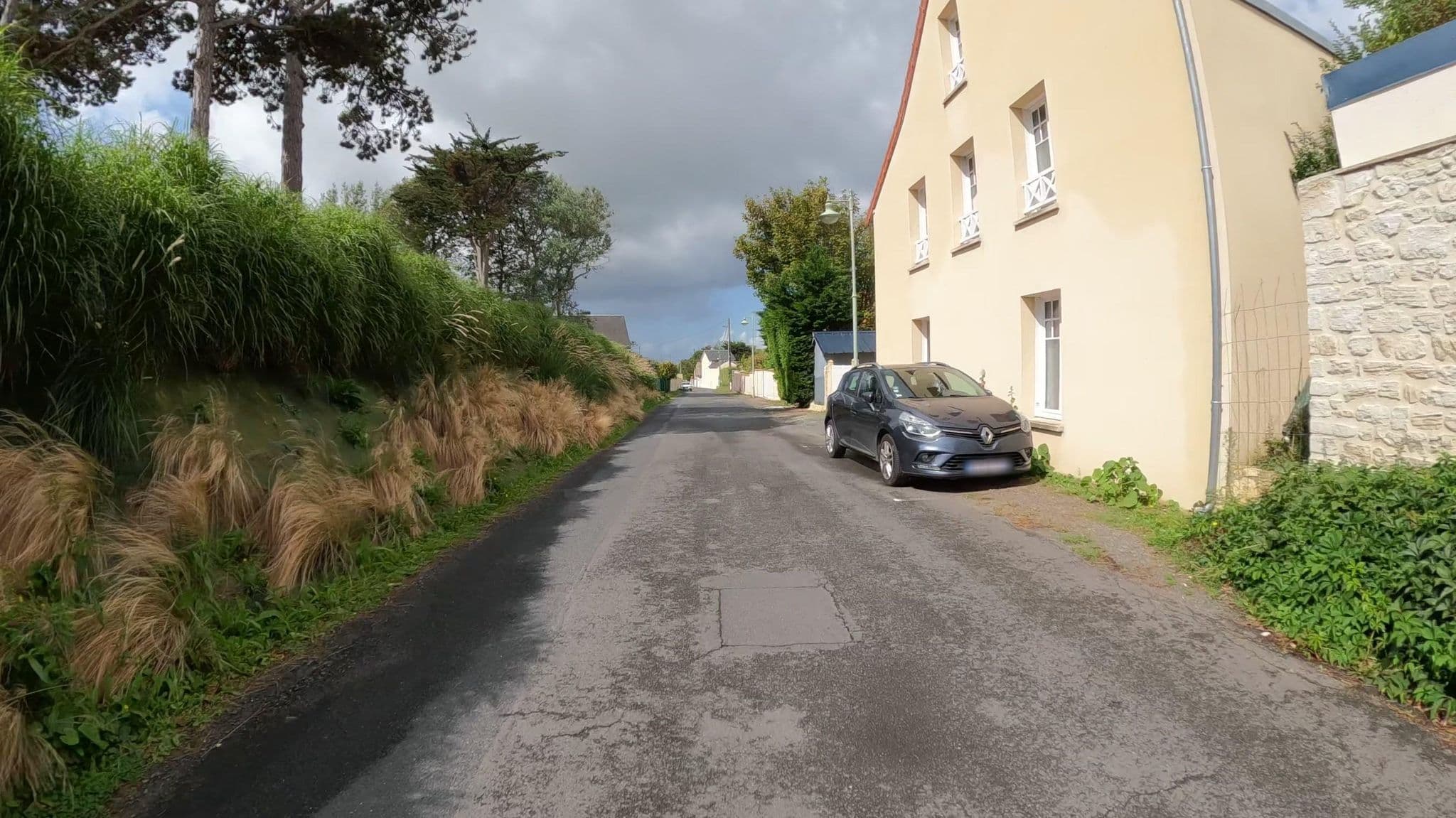 Street view near Chambres D'hôtes Les 4 Vents Pointe Du Hoc - Landing Beaches, Grandcamp-Maisy — © Nzau (CC BY-SA · Mapillary)
