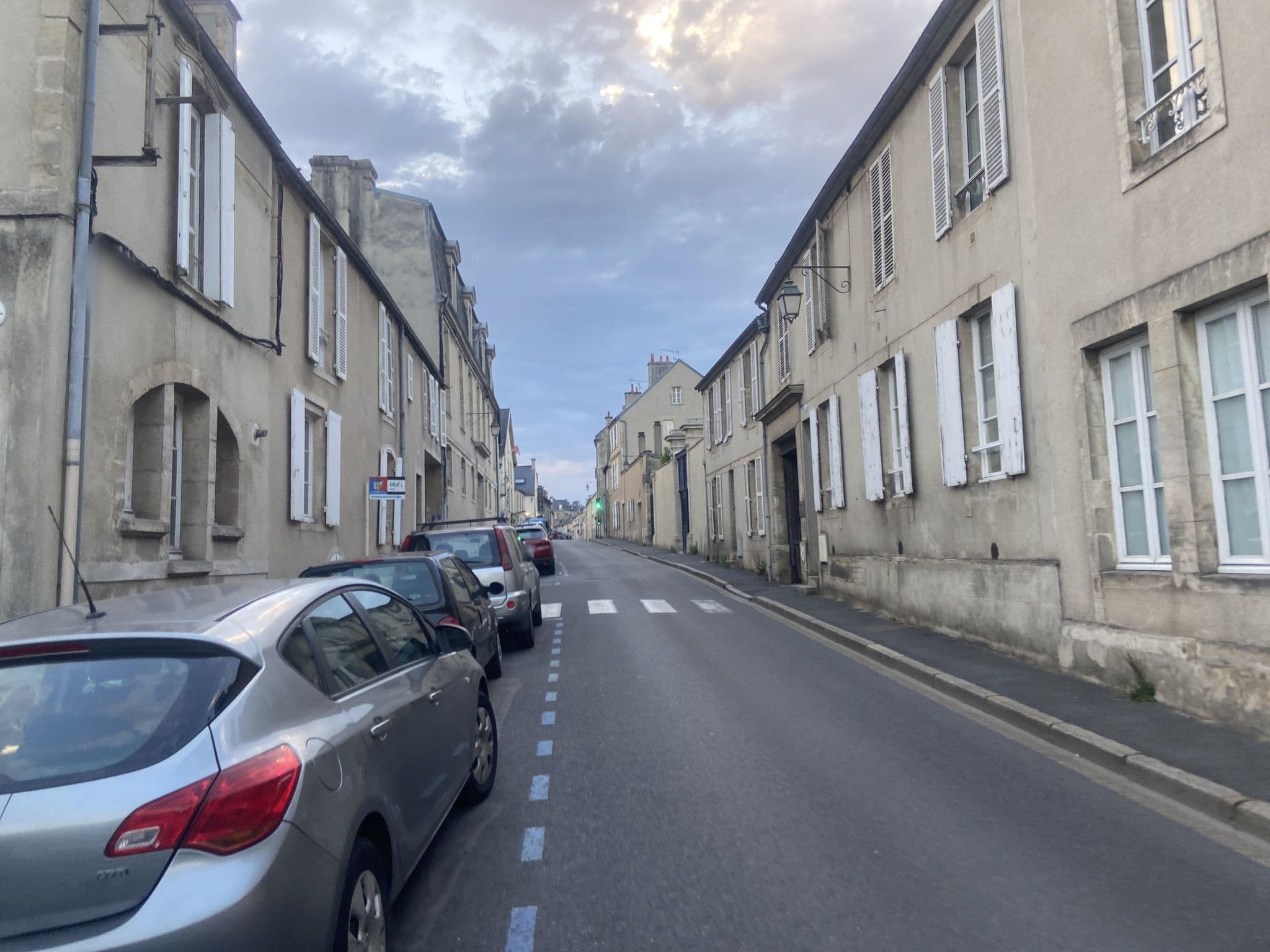 Street view near Les 3pierre B&B, Bayeux — © vladb (CC BY-SA · Mapillary)