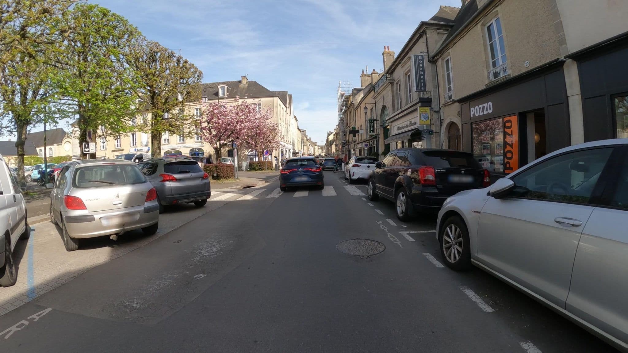 Street view near Hôtel d'Argouges, Bayeux — © Nzau (CC BY-SA · Mapillary)