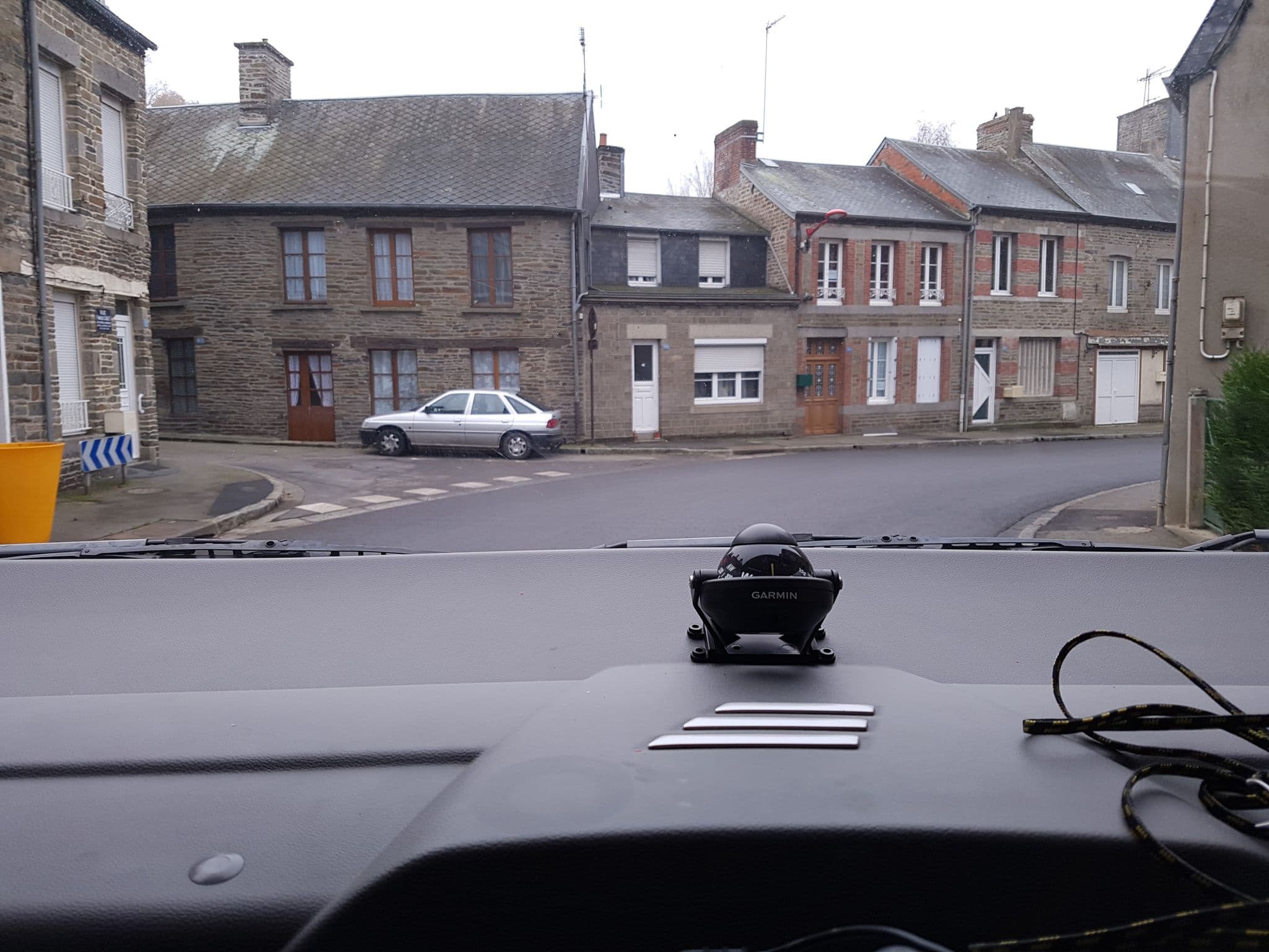 Street view near La prairie de vassy 14, Vassy — © bernardvoyageur (CC BY-SA · Mapillary)