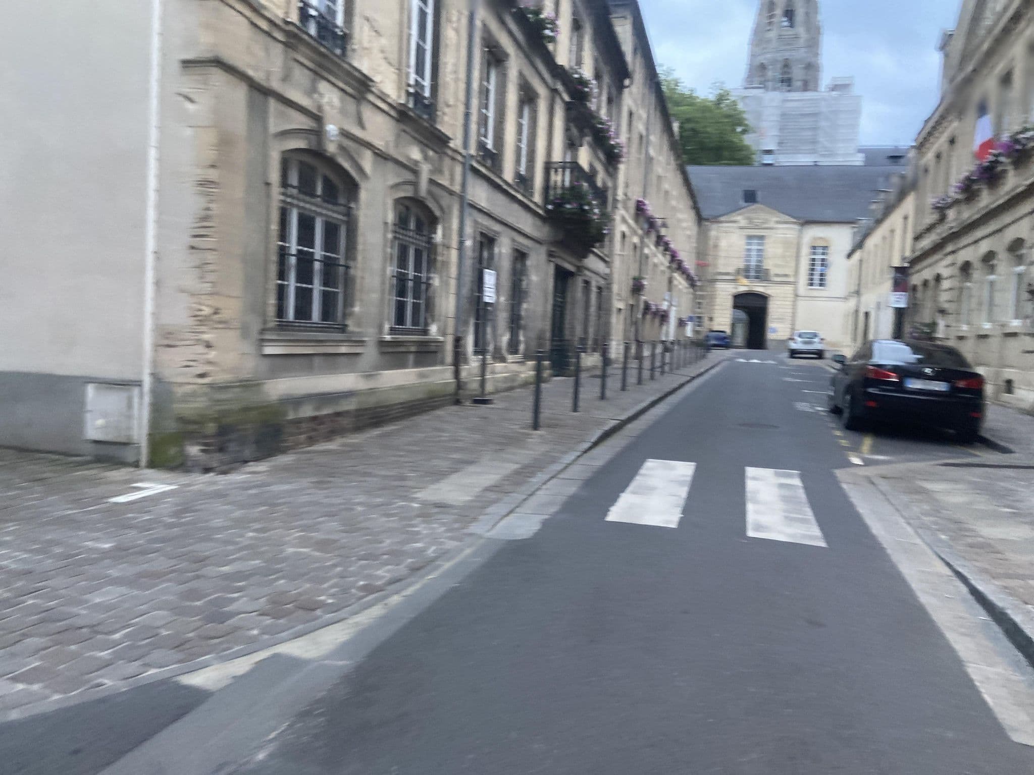 Street view near HOTEL LE SAINT PATRICE, Bayeux — © vladb (CC BY-SA · Mapillary)