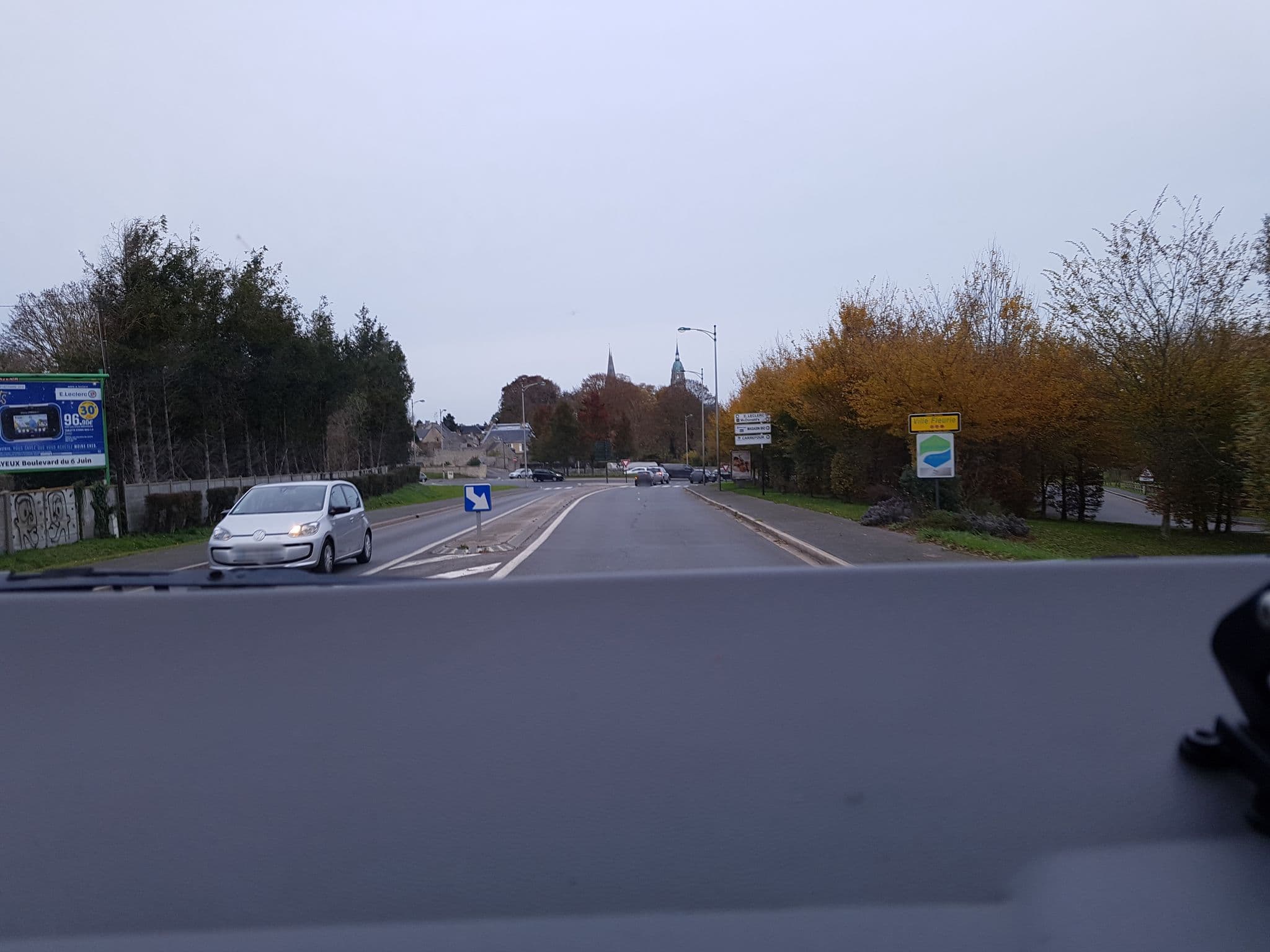 Street view near Room 315, Bayeux — © bernardvoyageur (CC BY-SA · Mapillary)