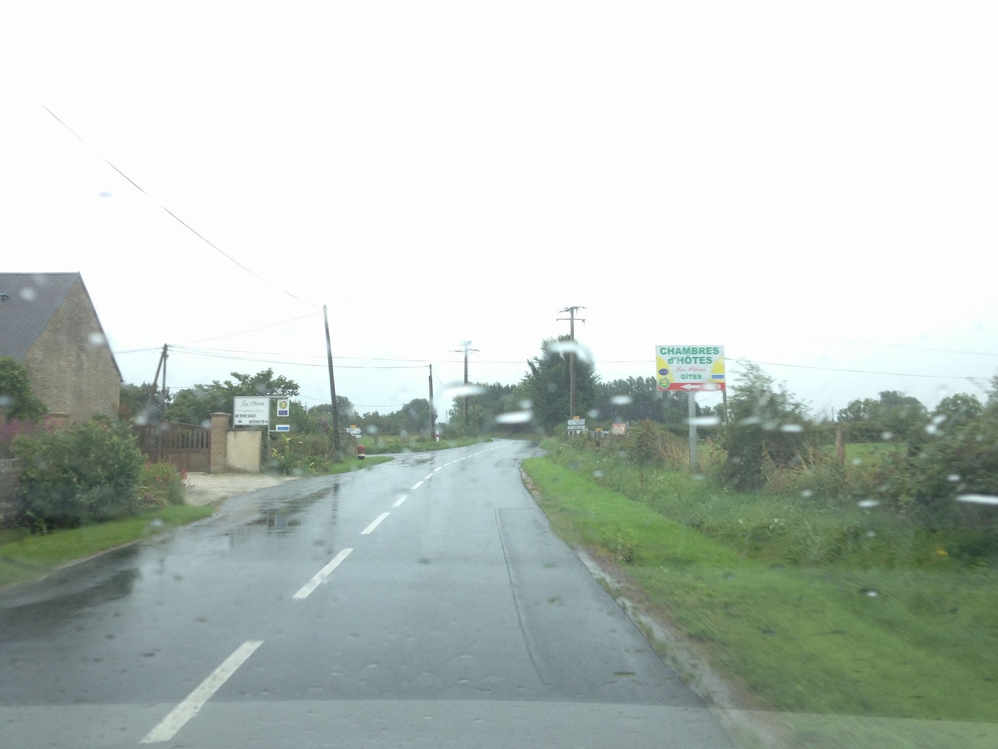 Street view near Les Pieris, Grandcamp-Maisy — © jglacerda (CC BY-SA · Mapillary)