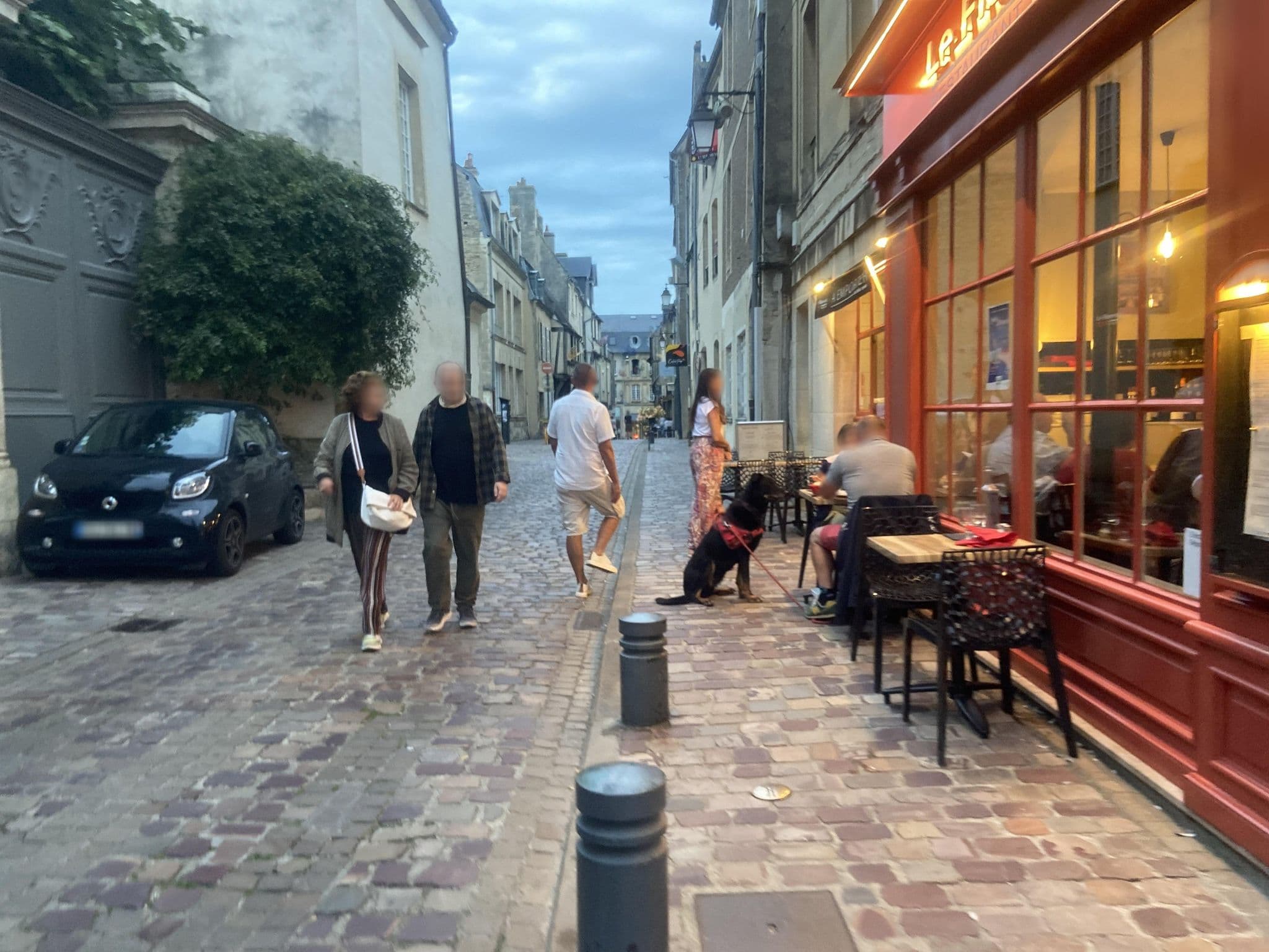 Street view near Gîte de la cathédrale, Bayeux — © vladb (CC BY-SA · Mapillary)