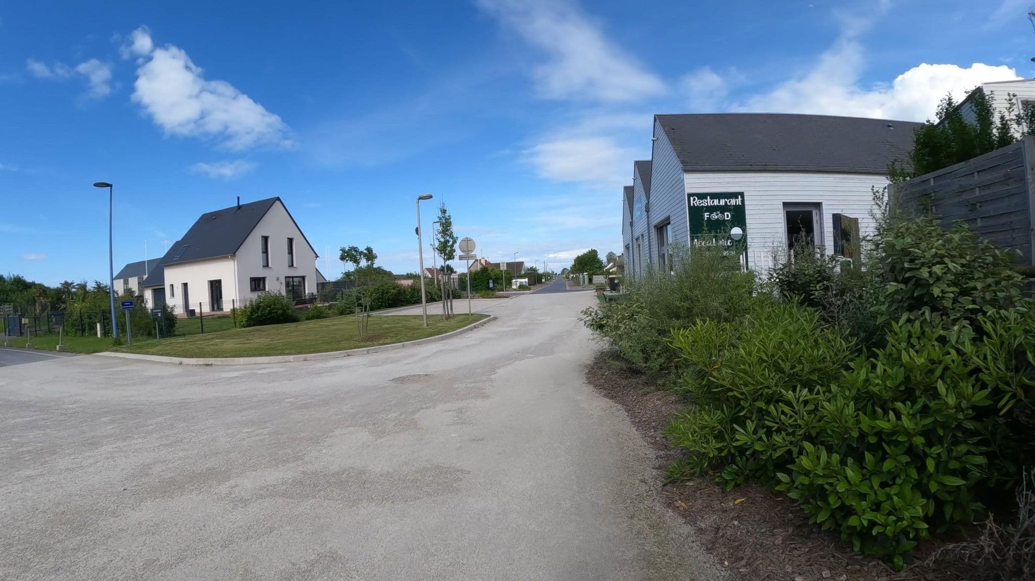 Street view near Residence C2A Gold Beach, Ver-sur-Mer — © Nzau (CC BY-SA · Mapillary)