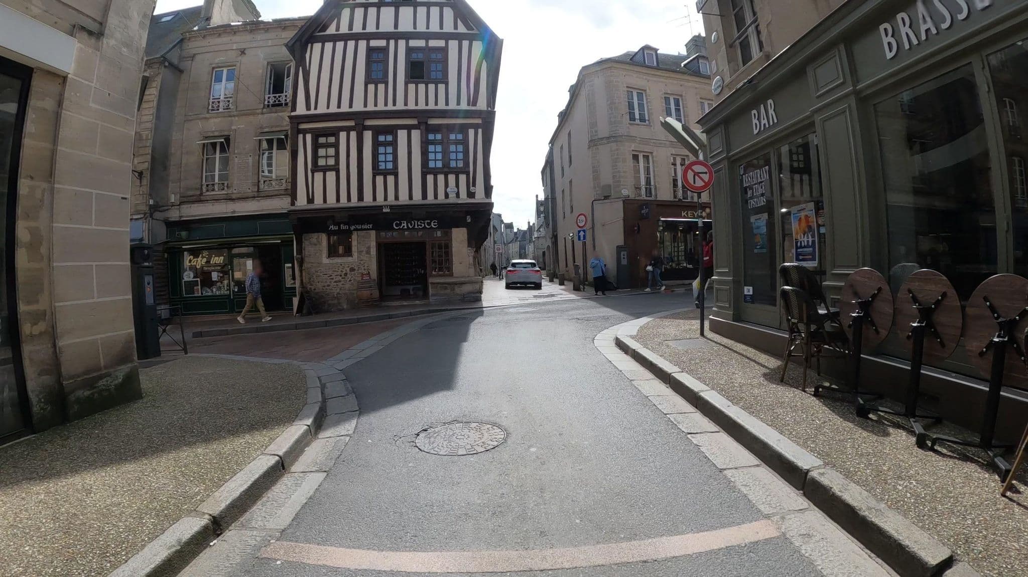 Street view near Appartement l'embellie, Bayeux — © Nzau (CC BY-SA · Mapillary)