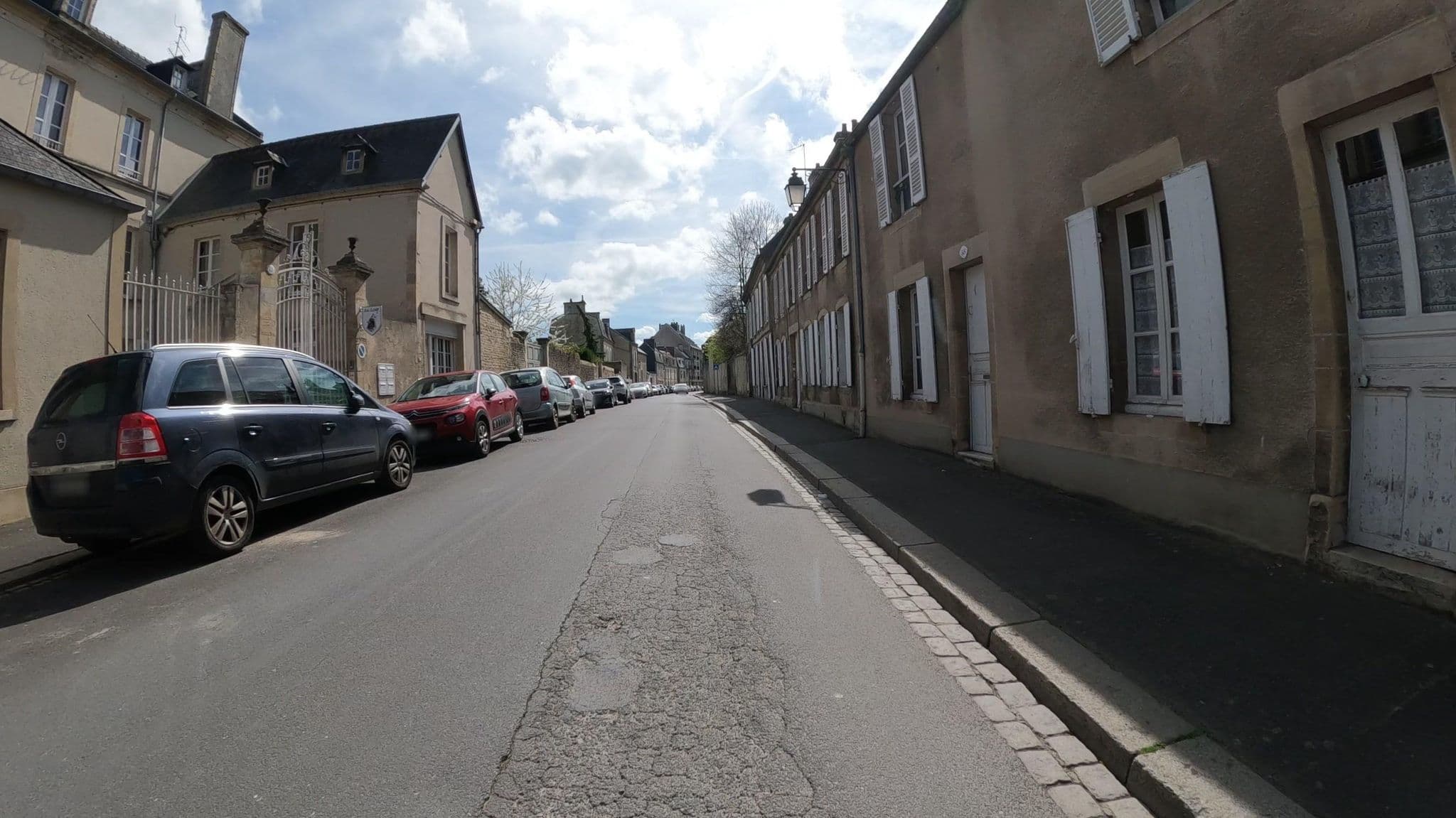 Street view near Au Loup Historic Apartments, Bayeux — © Nzau (CC BY-SA · Mapillary)