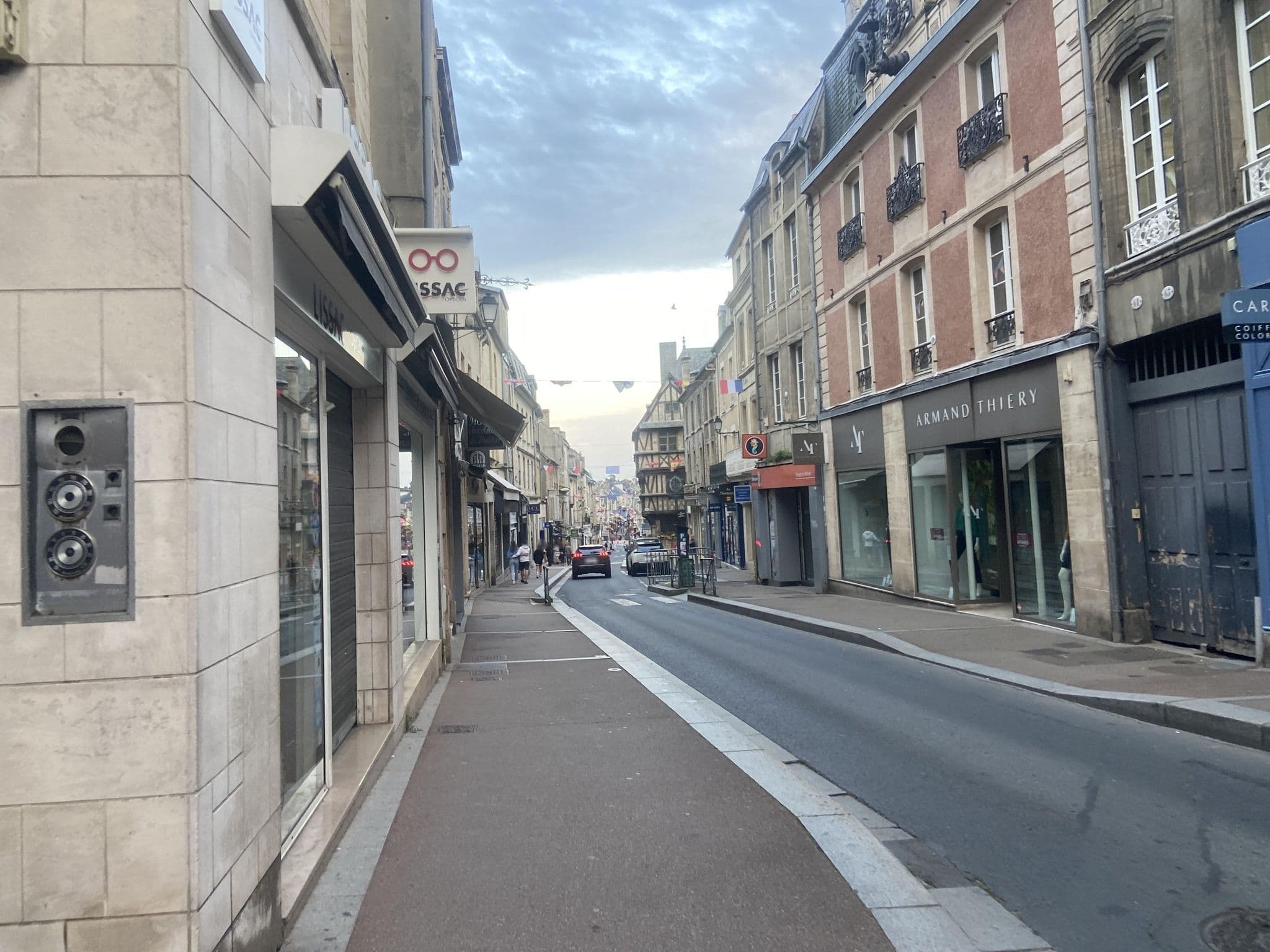 Street view near Selectour - Visages du Monde, Bayeux — © vladb (CC BY-SA · Mapillary)