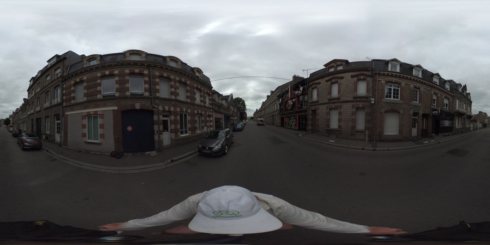 Street view near L' Annexe Beverl'inn, Flers — © geovelo (CC BY-SA · Mapillary)
