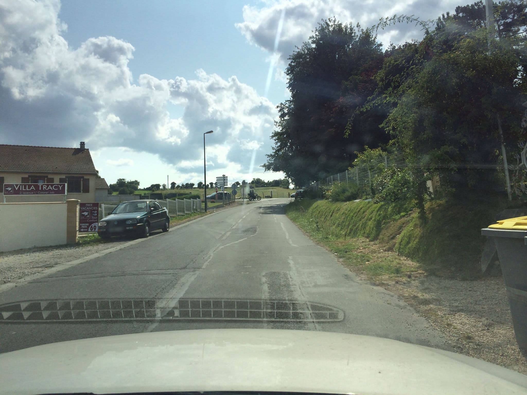 Street view near Villa Tracy, Ver-sur-Mer — © cquest (CC BY-SA · Mapillary)