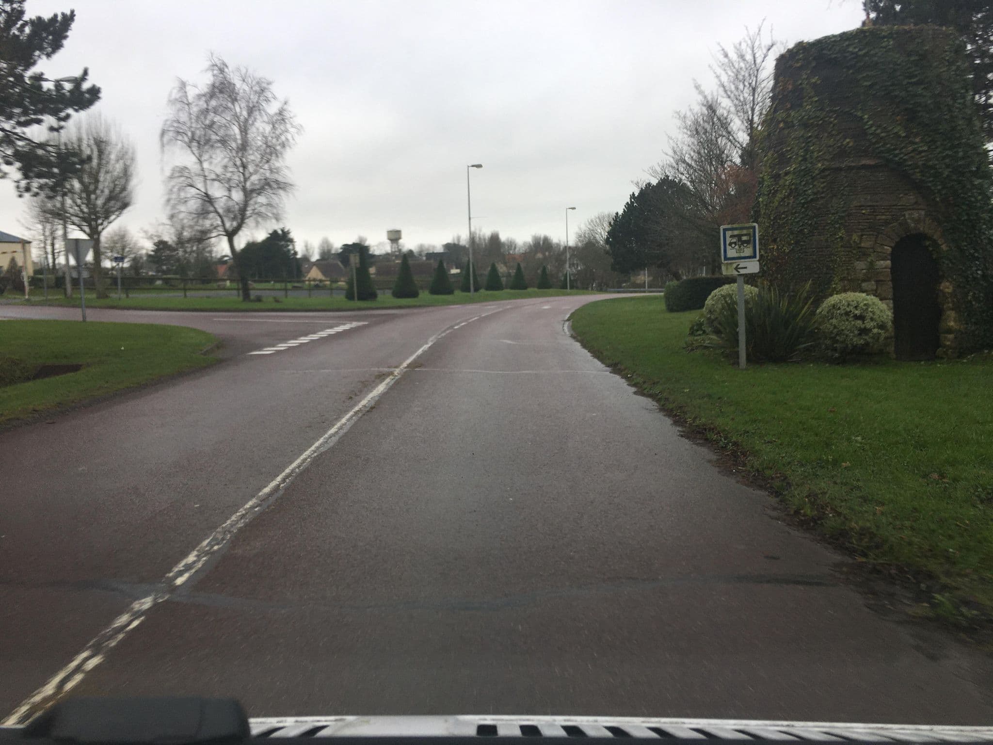 Street view near Ledevin Maurice, Grandcamp-Maisy — © raymond (CC BY-SA · Mapillary)
