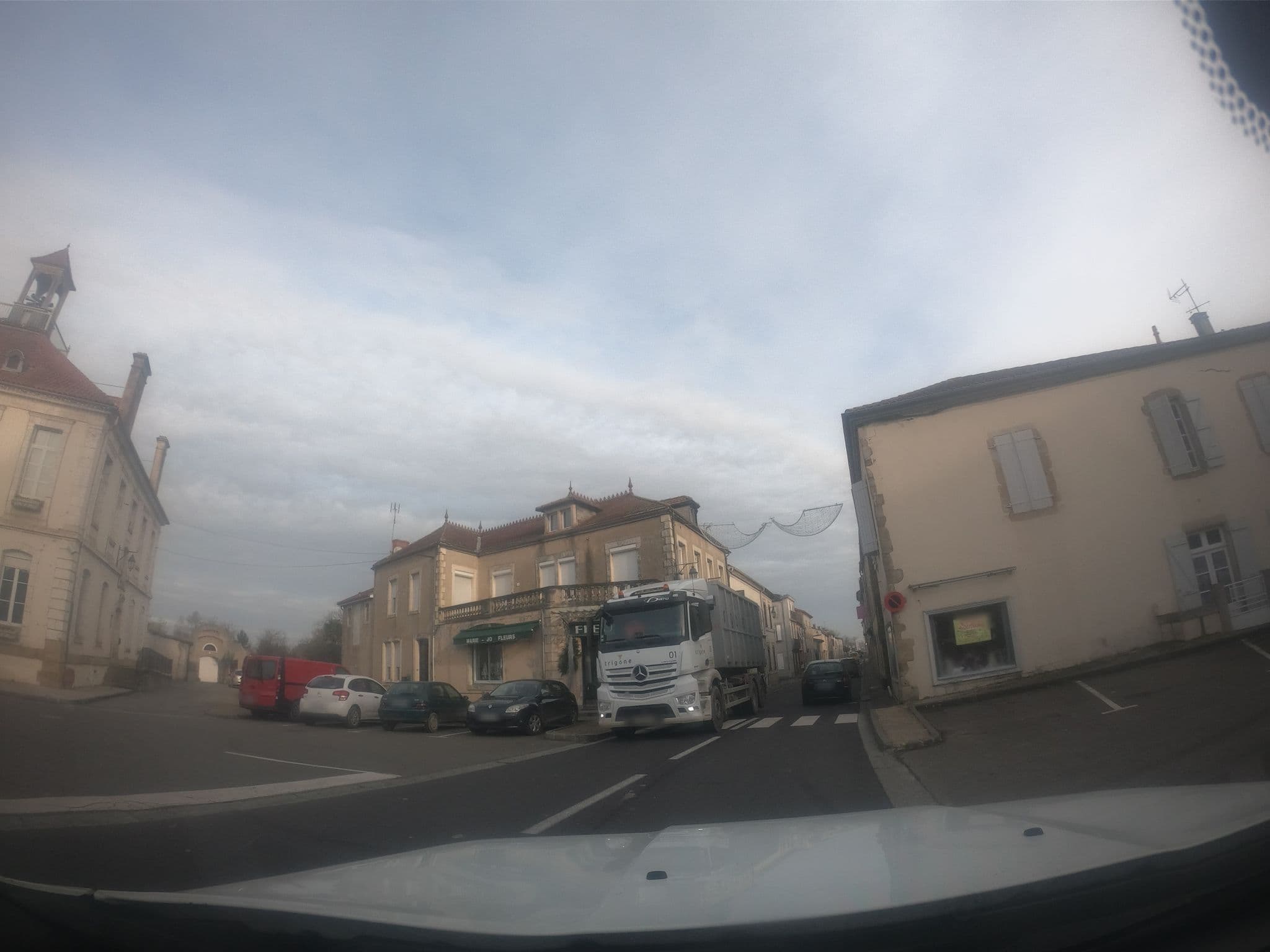 Street view near Hôtel du Relais de l'Auberge, Riscle — © theos (CC BY-SA · Mapillary)