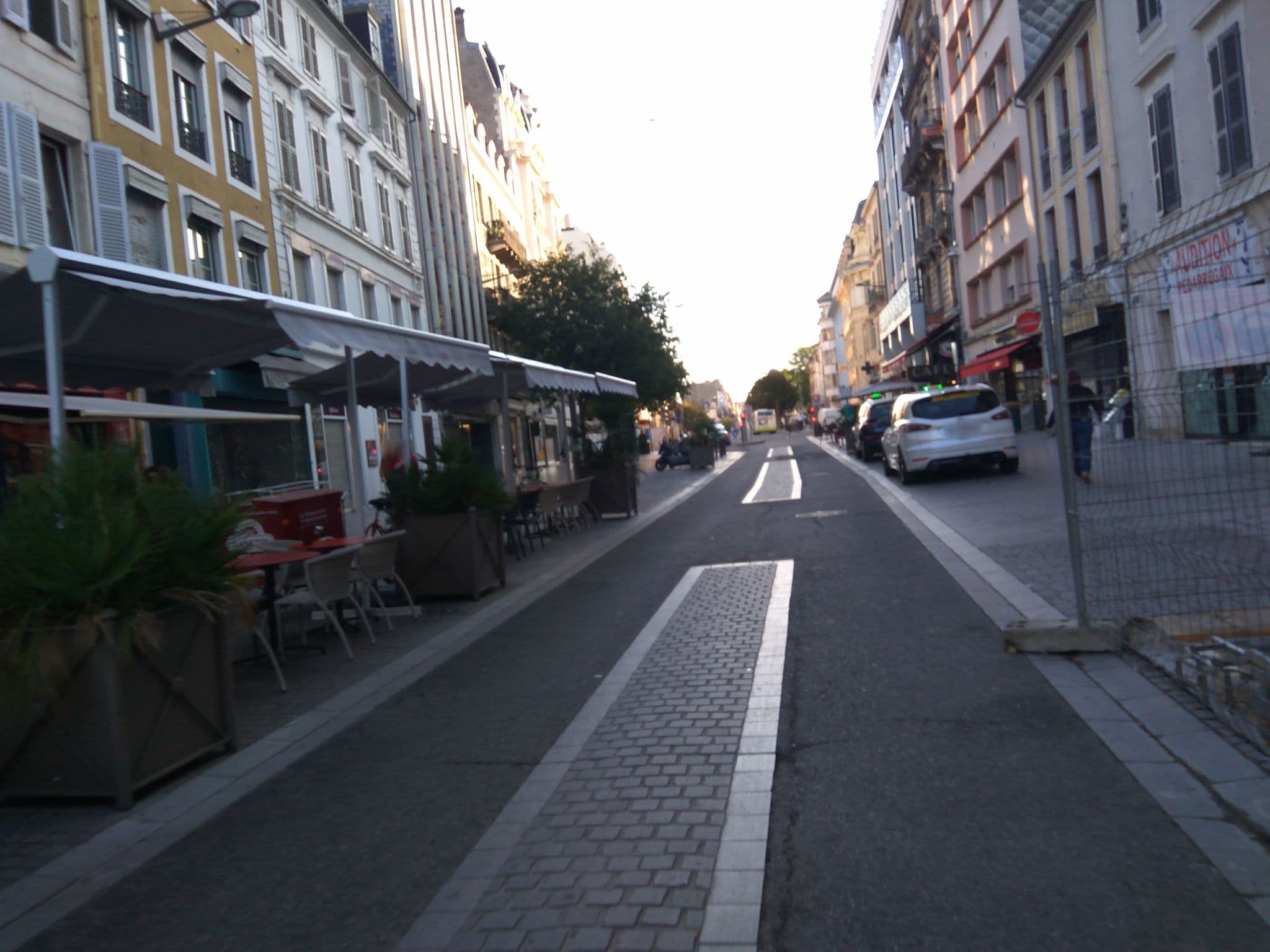 Street view near La Pomme d'or, Gelos — © c64 (CC BY-SA · Mapillary)