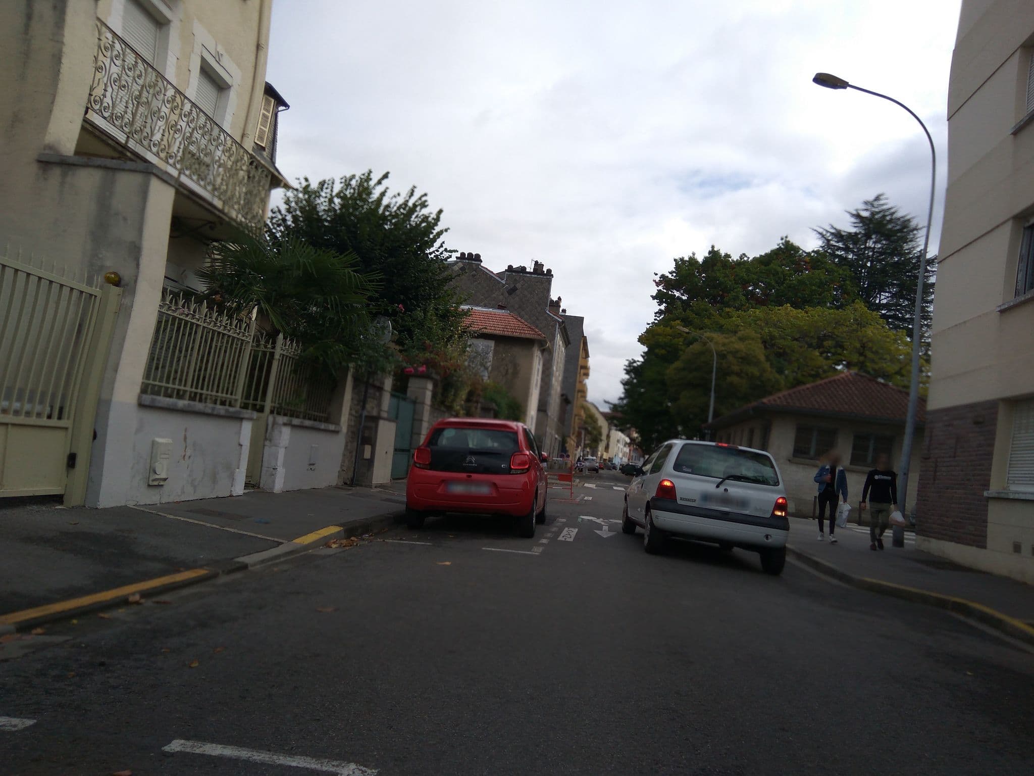 Street view near Auberge de Jeunesse Michel Hounau, Pau — © c64 (CC BY-SA · Mapillary)