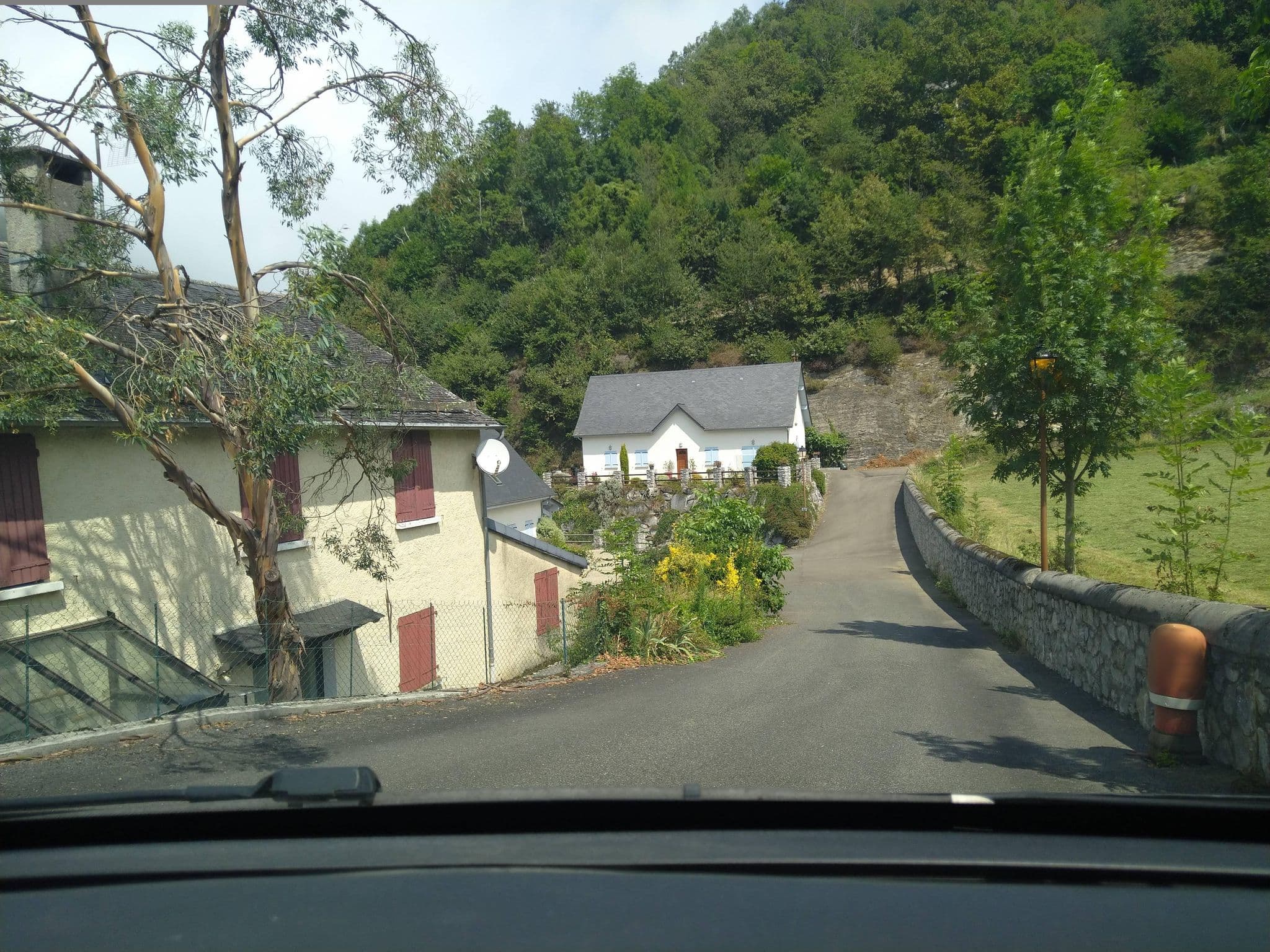 Street view near La Bergerie de Louvie, Laruns — © floetcheto (CC BY-SA · Mapillary)