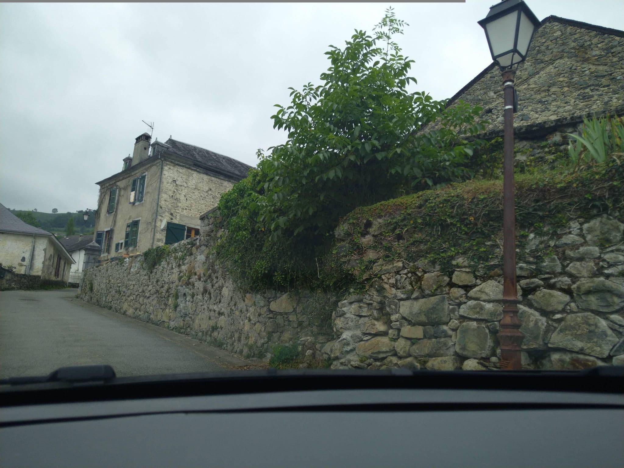 Street view near Auberge de Perchades, Louvie-Juzon — © floetcheto (CC BY-SA · Mapillary)