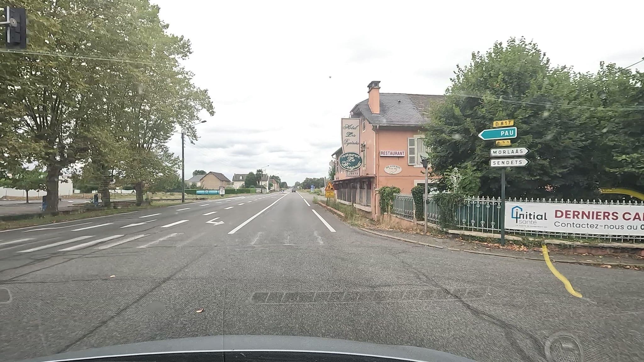 Street view near Logis Hôtel des Pyrenees Rest. la Pergola, Ousse — © vinisa (CC BY-SA · Mapillary)