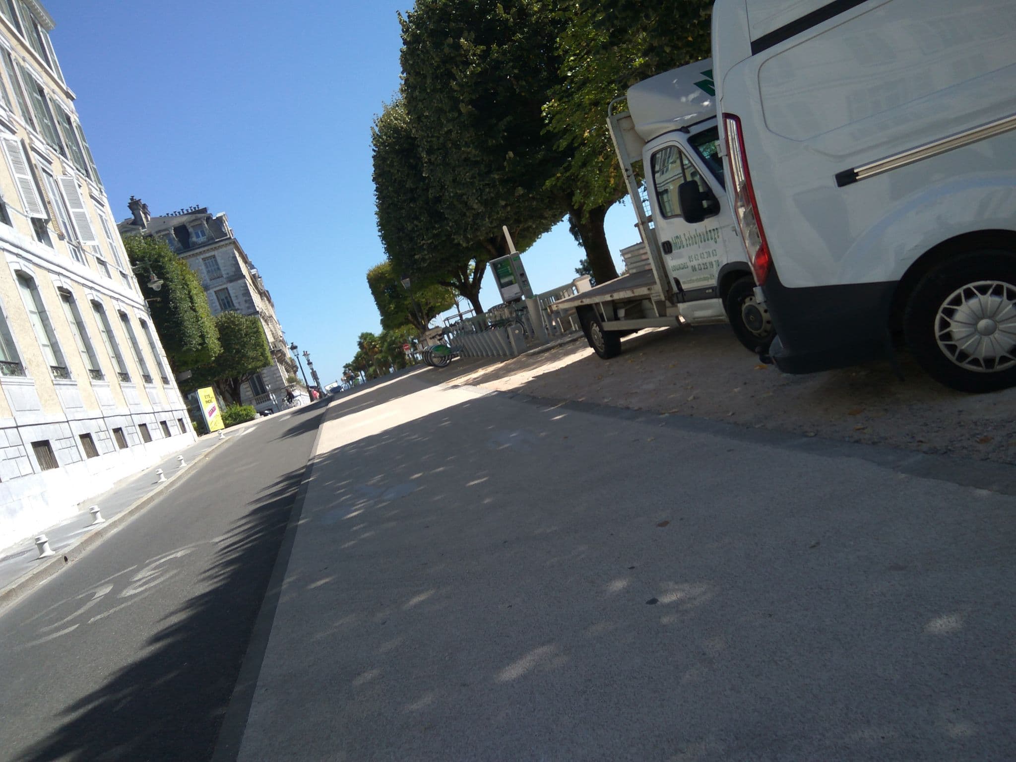 Street view near Belvédère Pau, Gelos — © c64 (CC BY-SA · Mapillary)