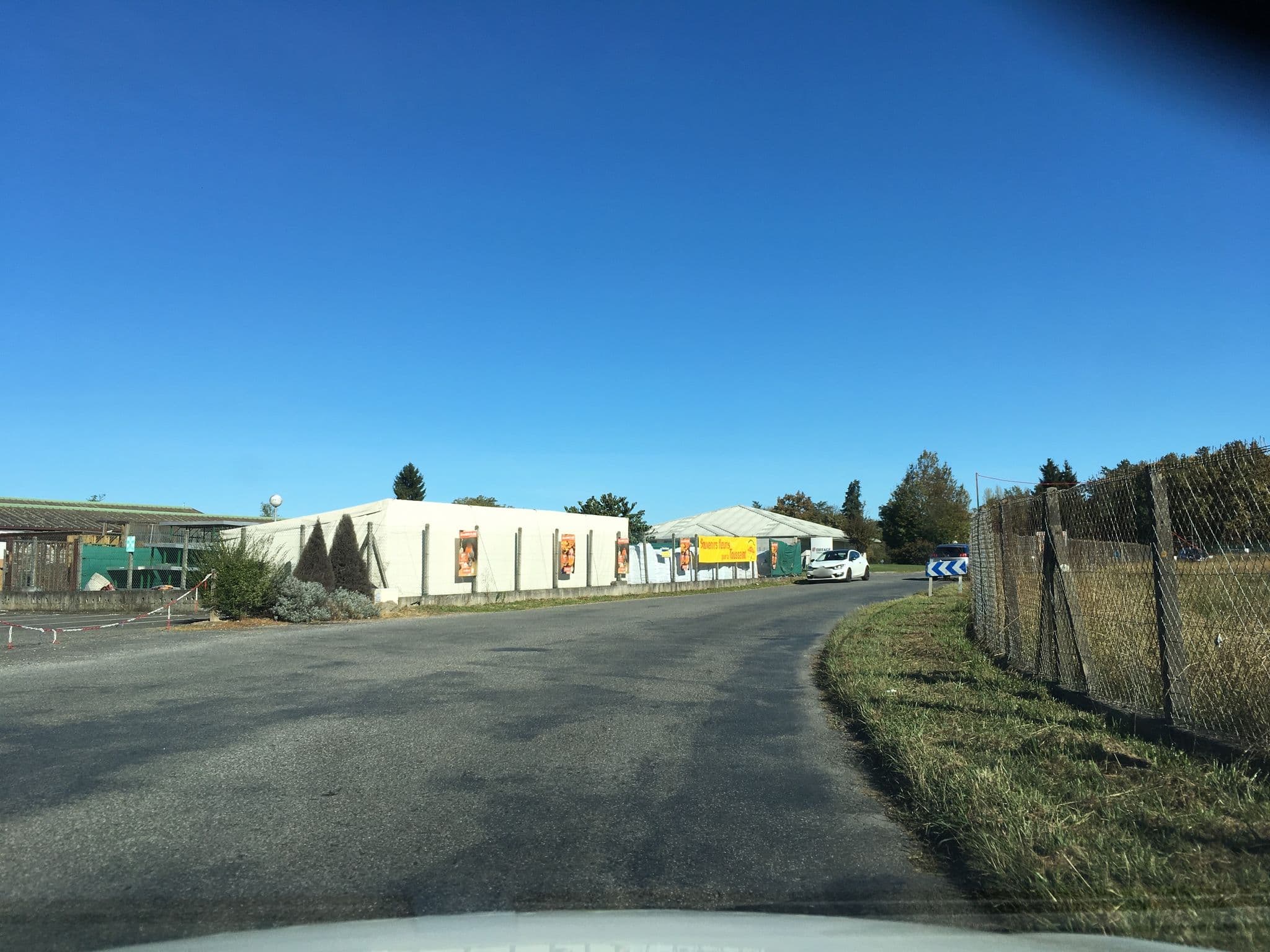 Street view near Etap Hôtel Pau Establissements, Pau — © mappy_sa (CC BY-SA · Mapillary)