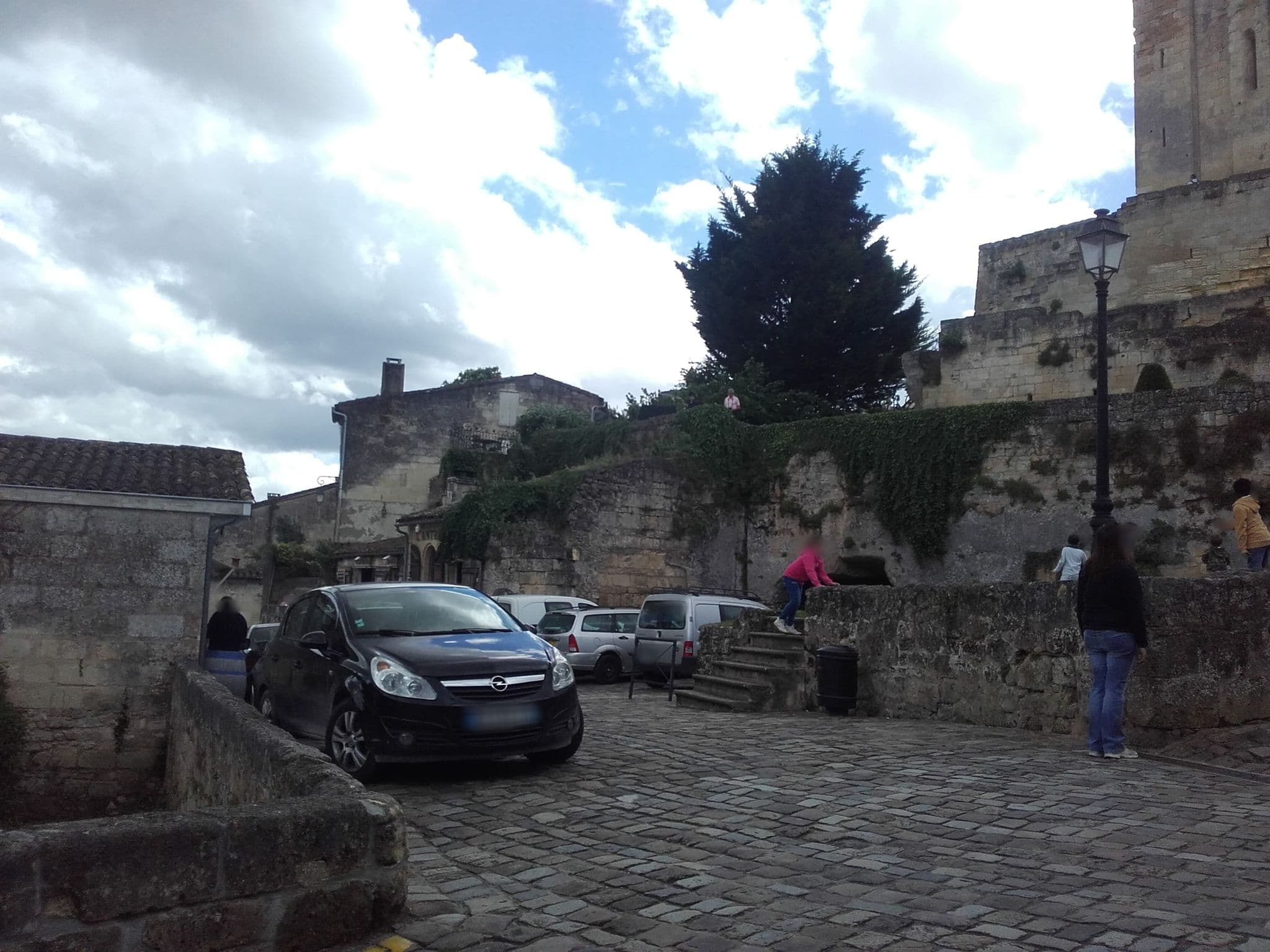Street view near La Petite Fontaine, Saint-Émilion — © alexcorioze (CC BY-SA · Mapillary)