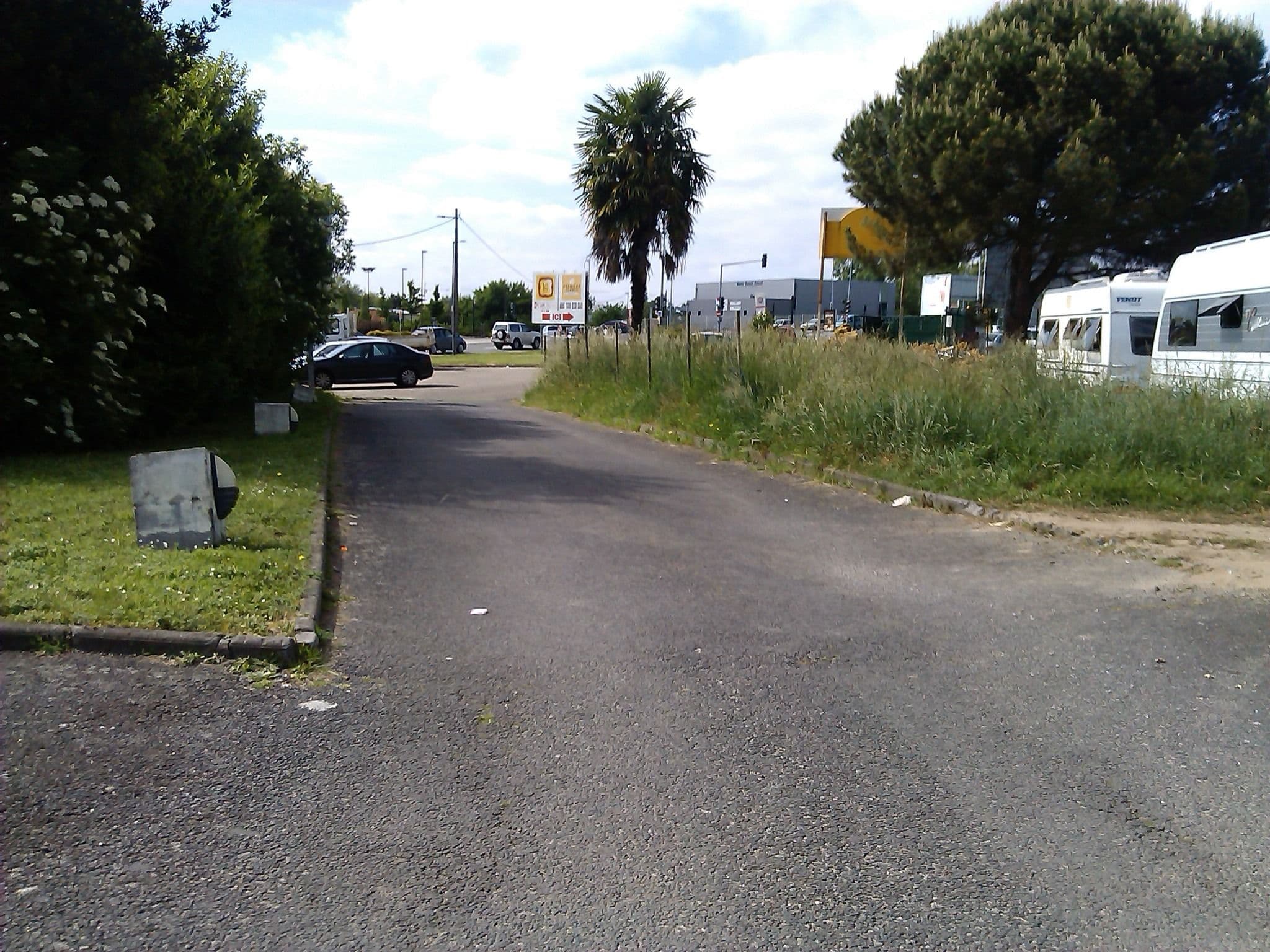 Street view near Première Classe Bordeaux Est - Lormont, Lormont — © changchun1 (CC BY-SA · Mapillary)
