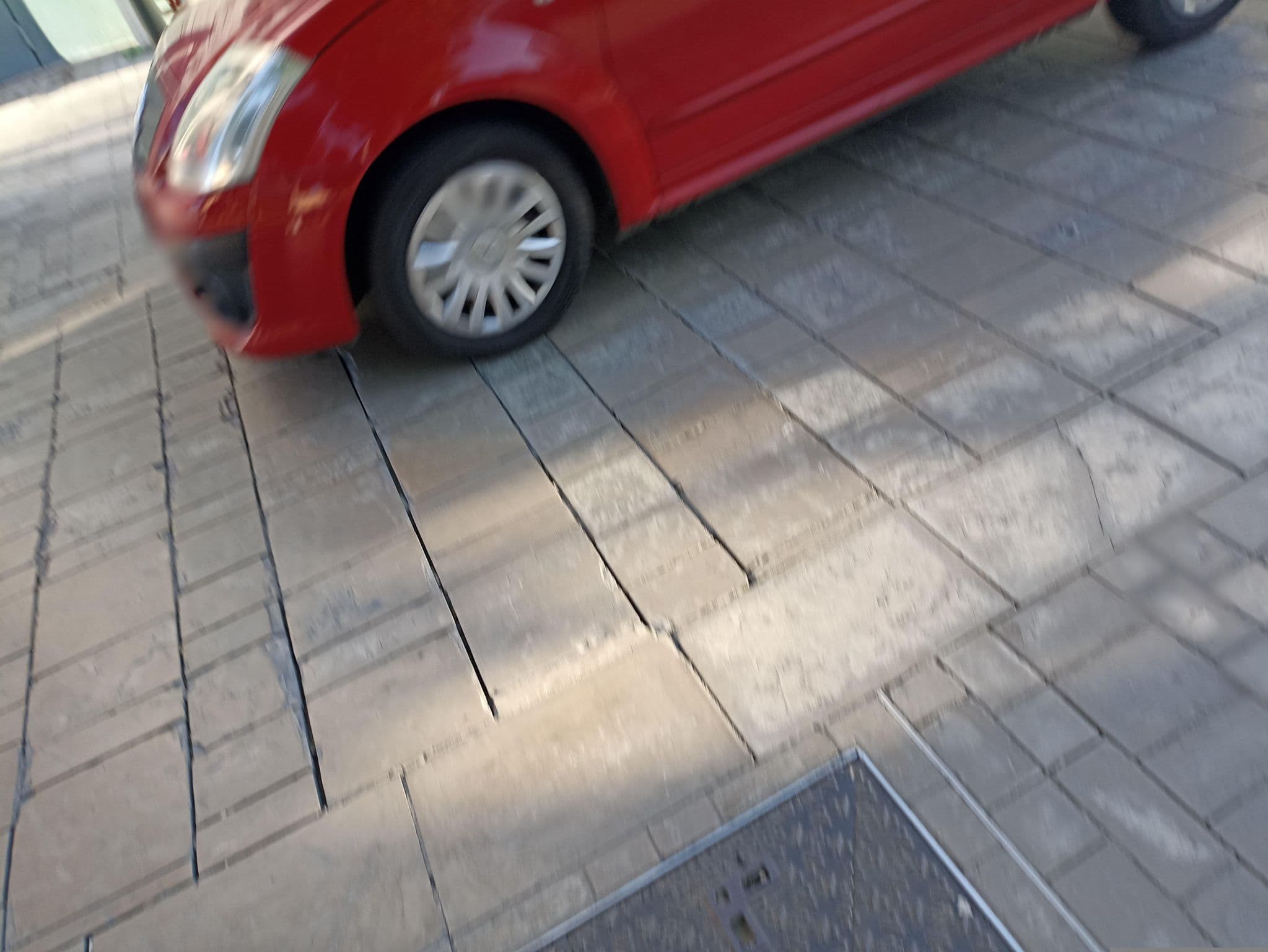 Street view near Hôtel Le Vascon, Dax — © clemencedax (CC BY-SA · Mapillary)