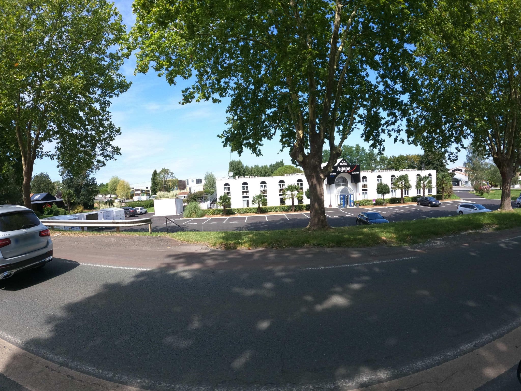 Street view near Agape Hôtel Niort, Bessines — © stephanep (CC BY-SA · Mapillary)