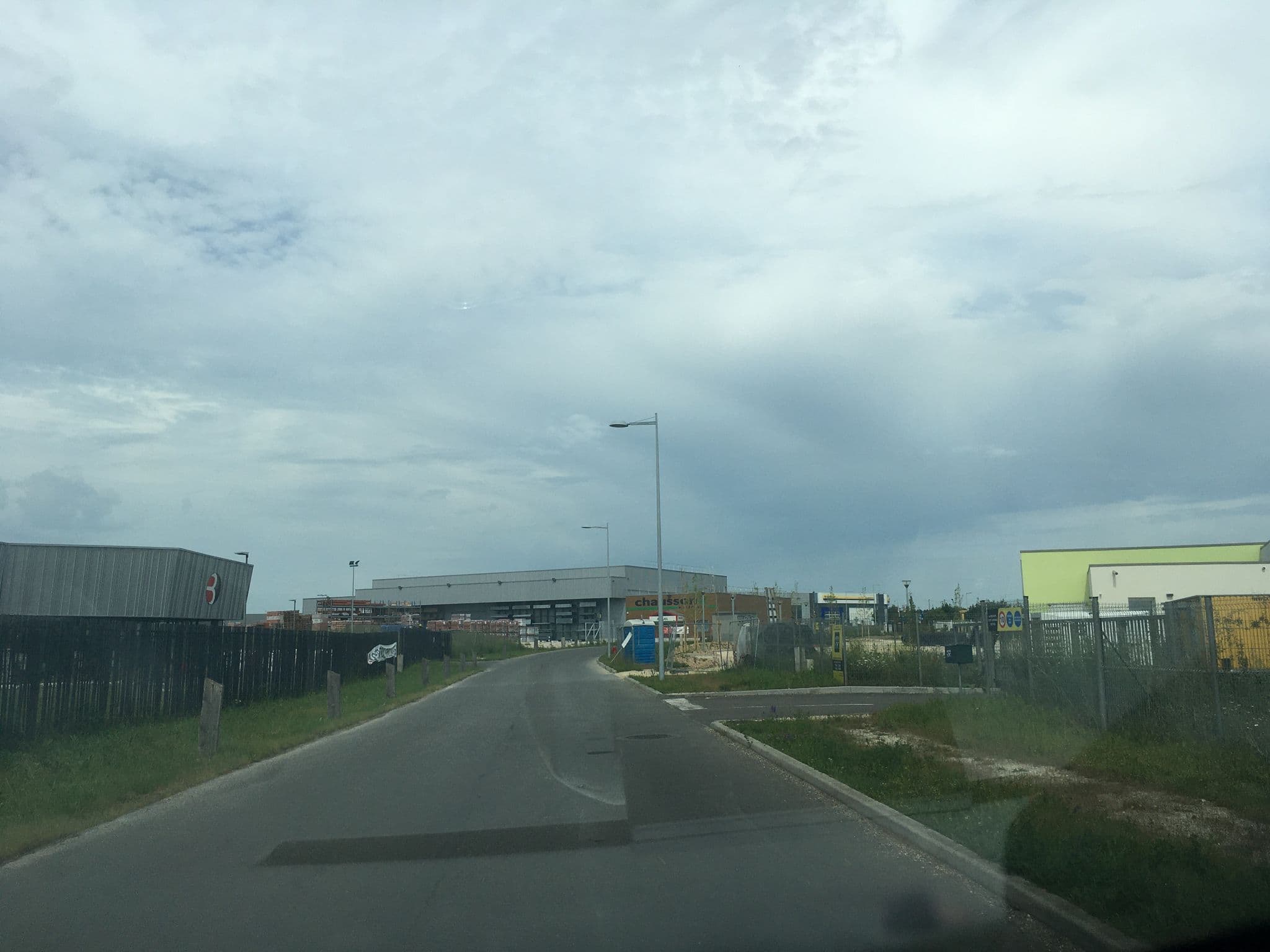Street view near Newloc, Châteaubernard — © albanb (CC BY-SA · Mapillary)