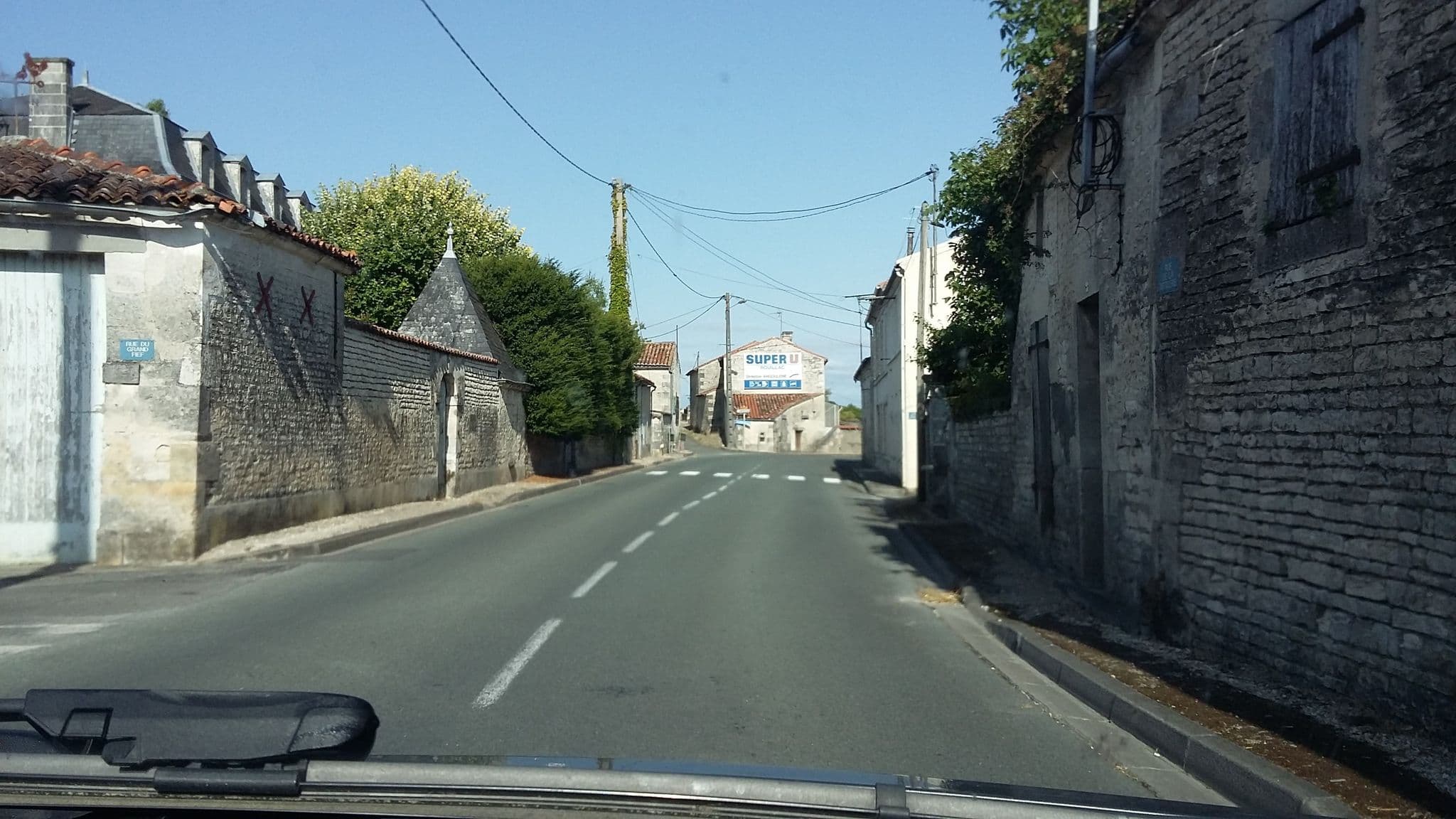 Street view near Chambres d'hôtes et Gîtes en Charente-Maritime, Matha — © vincent_95 (CC BY-SA · Mapillary)