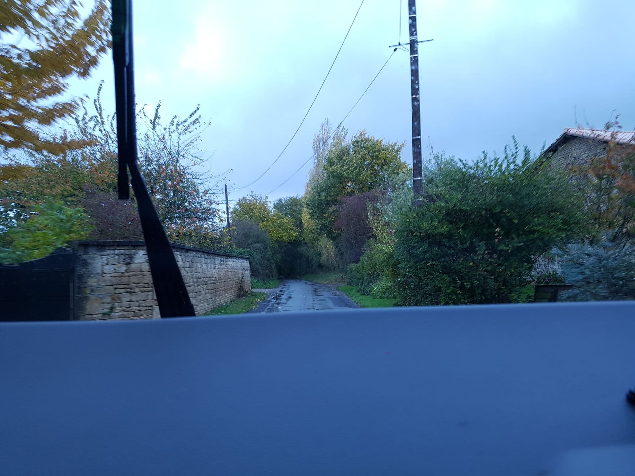 Street view near Les Roses Trémières, Lezay — © bernardvoyageur (CC BY-SA · Mapillary)