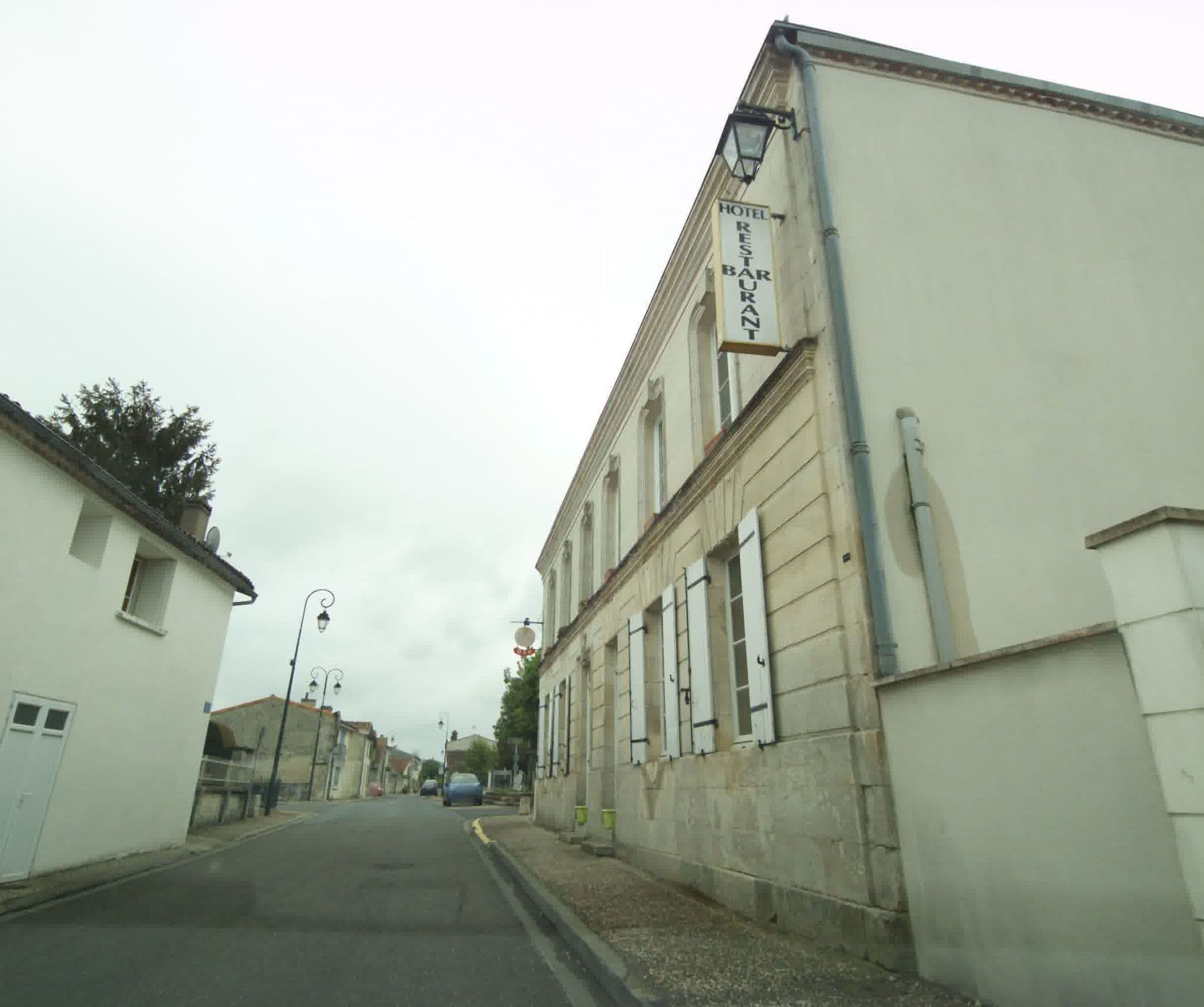 Street view near Relais de Montils, Pérignac — © sogefi (CC BY-SA · Mapillary)