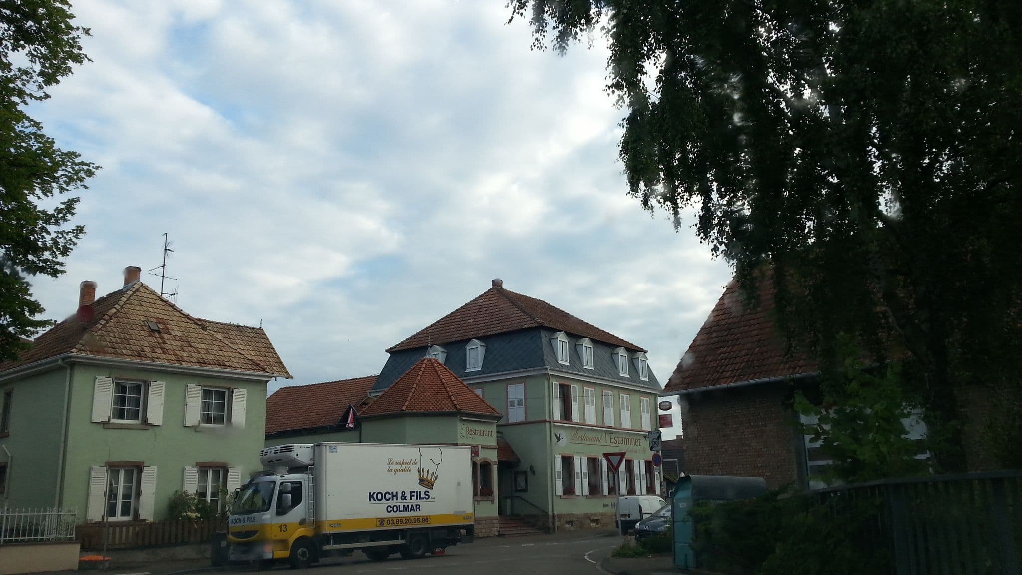 Street view near L'Hôtel des Bords de l'Ill, Erstein — © kobold (CC BY-SA · Mapillary)