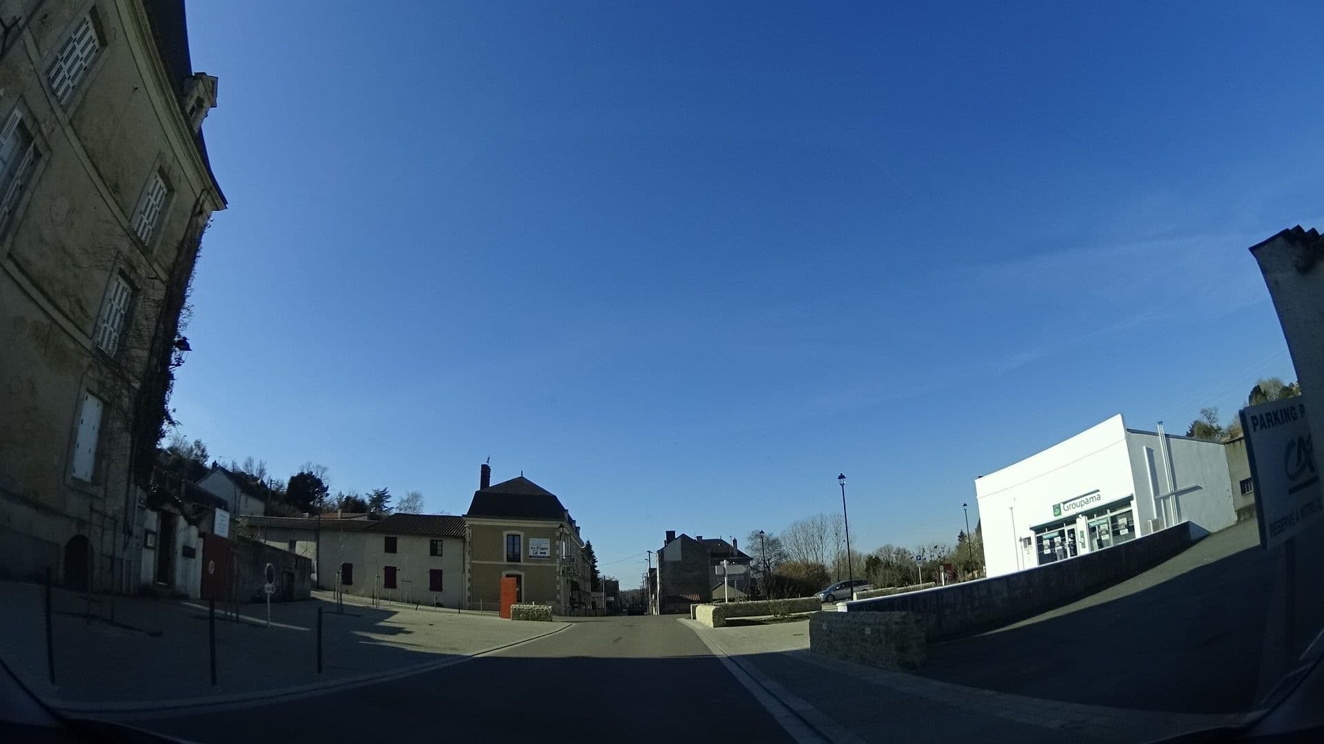 Street view near Le Voltaire, Airvault — © panieravide (CC BY-SA · Mapillary)