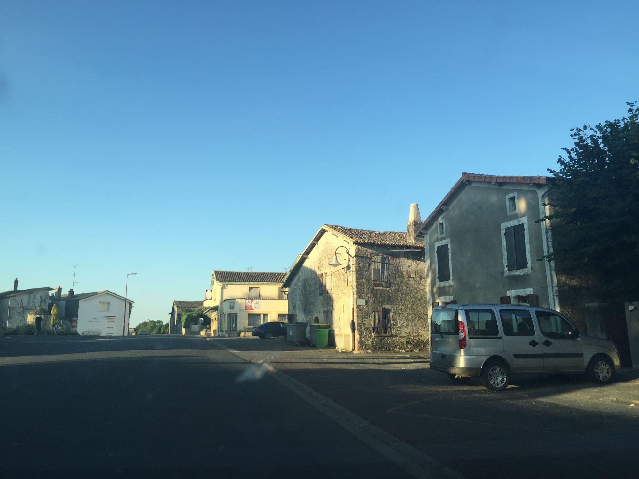 Street view near Duge, Lezay — © pgiraud (CC BY-SA · Mapillary)